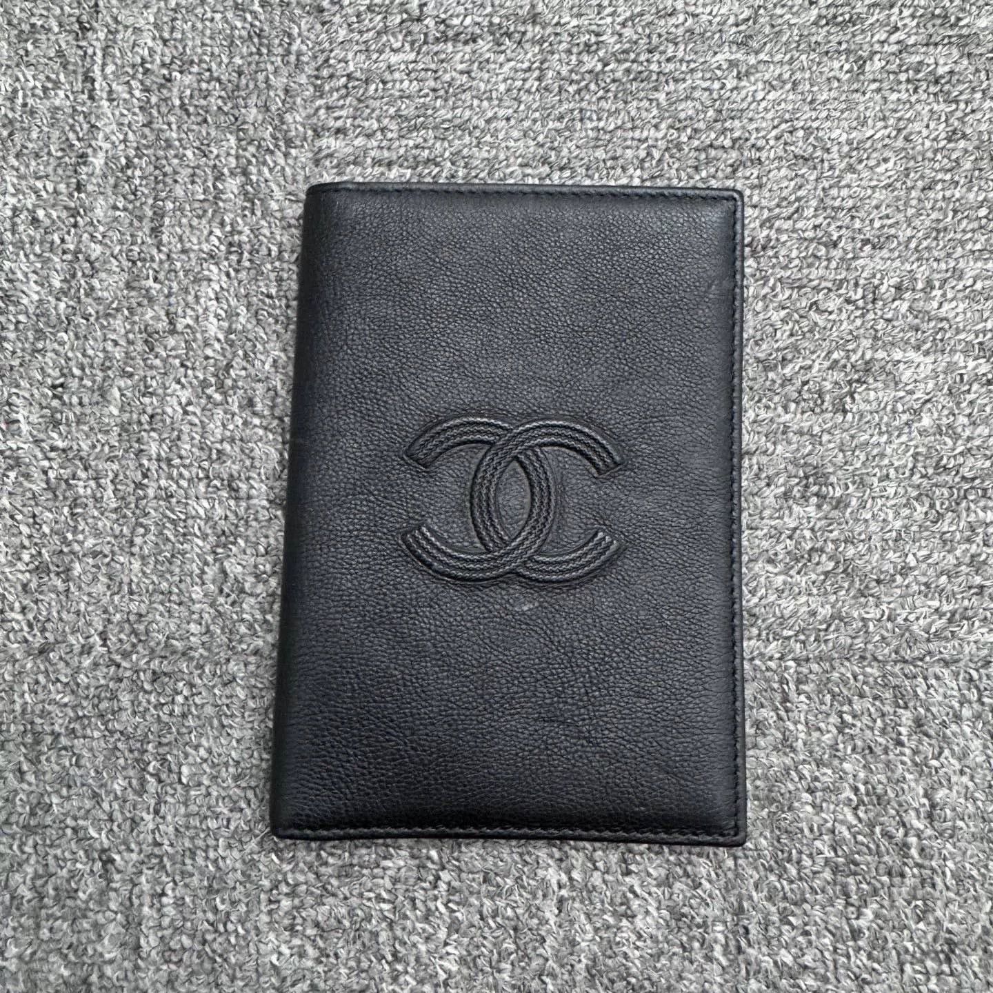 Chanel Chanel Black Leather Passport Holder Size ONE SIZE - 1 Thumbnail