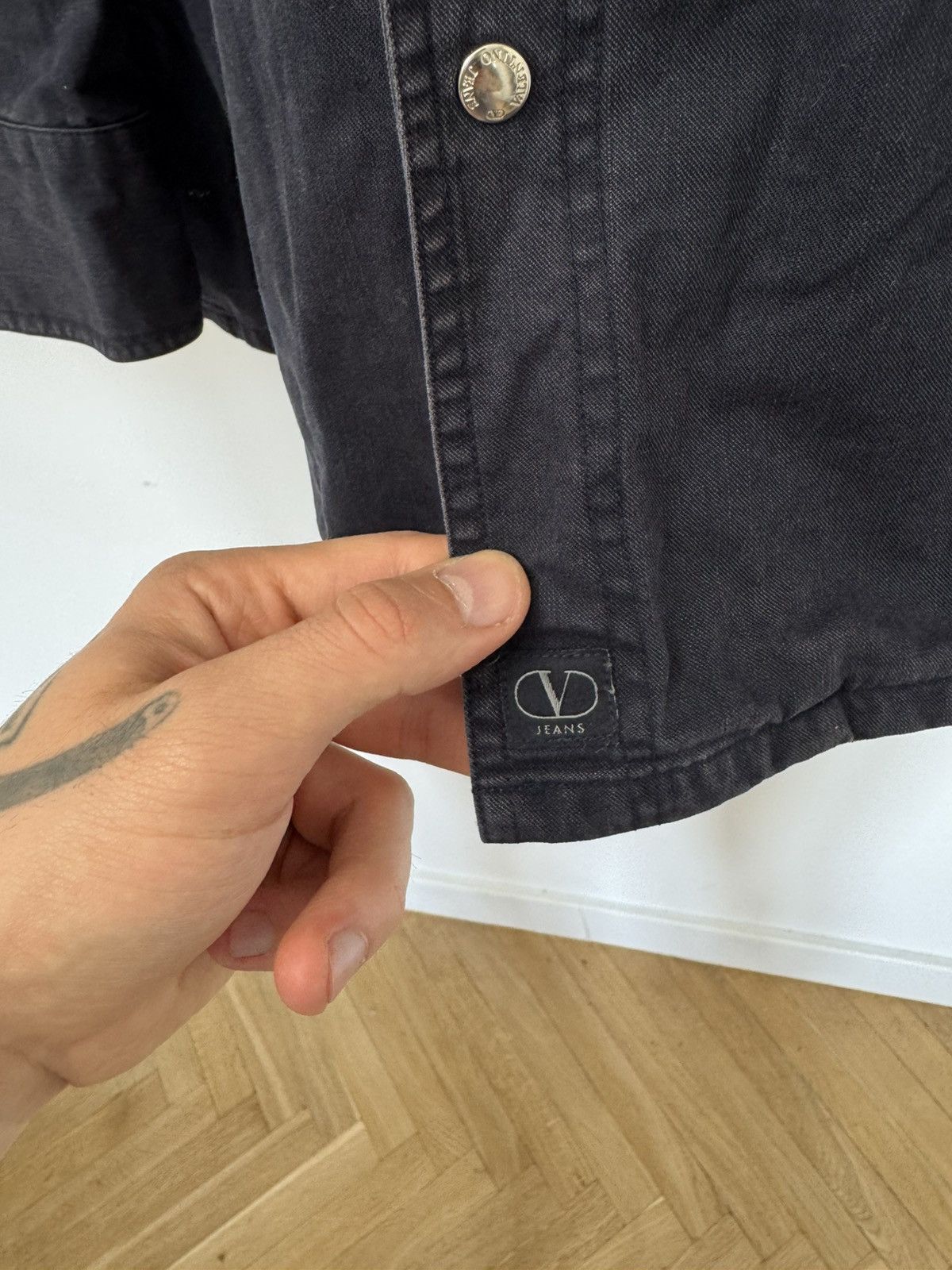 Valentino Vintage VALENTINO Jeans Overshirt Luxury Button Up Washed Size US L / EU 52-54 / 3 - 4 Thumbnail