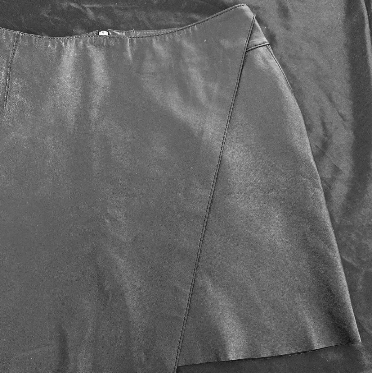Helmut Lang Archive Helmut Lang Leather Skirt Size 28" / US 6 / IT 42 - 8 Thumbnail