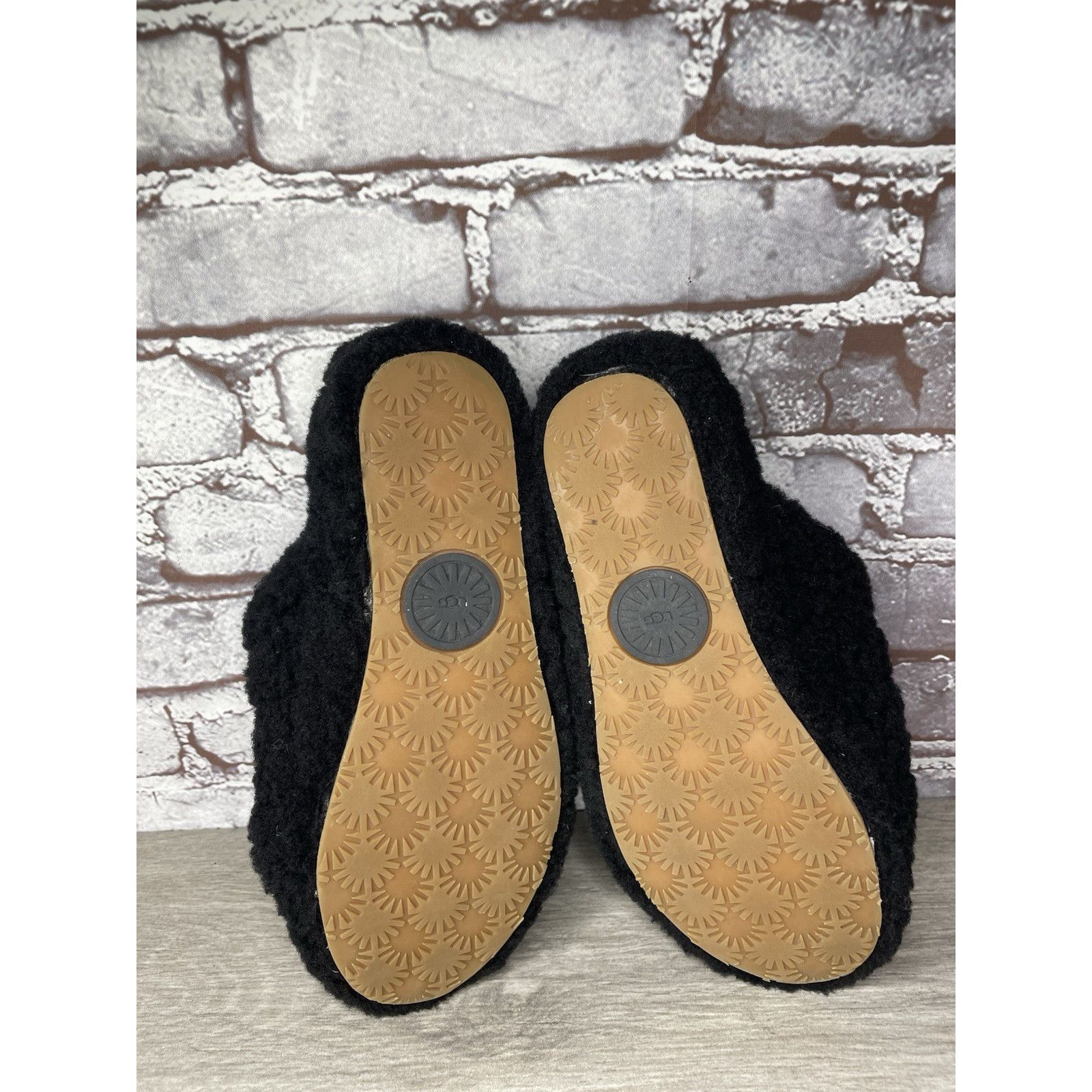 Ugg UGG Fluff Yeah Black Sheepskin Fur Slingback Slippers Sandal Size US 8 / IT 38 - 21 Thumbnail