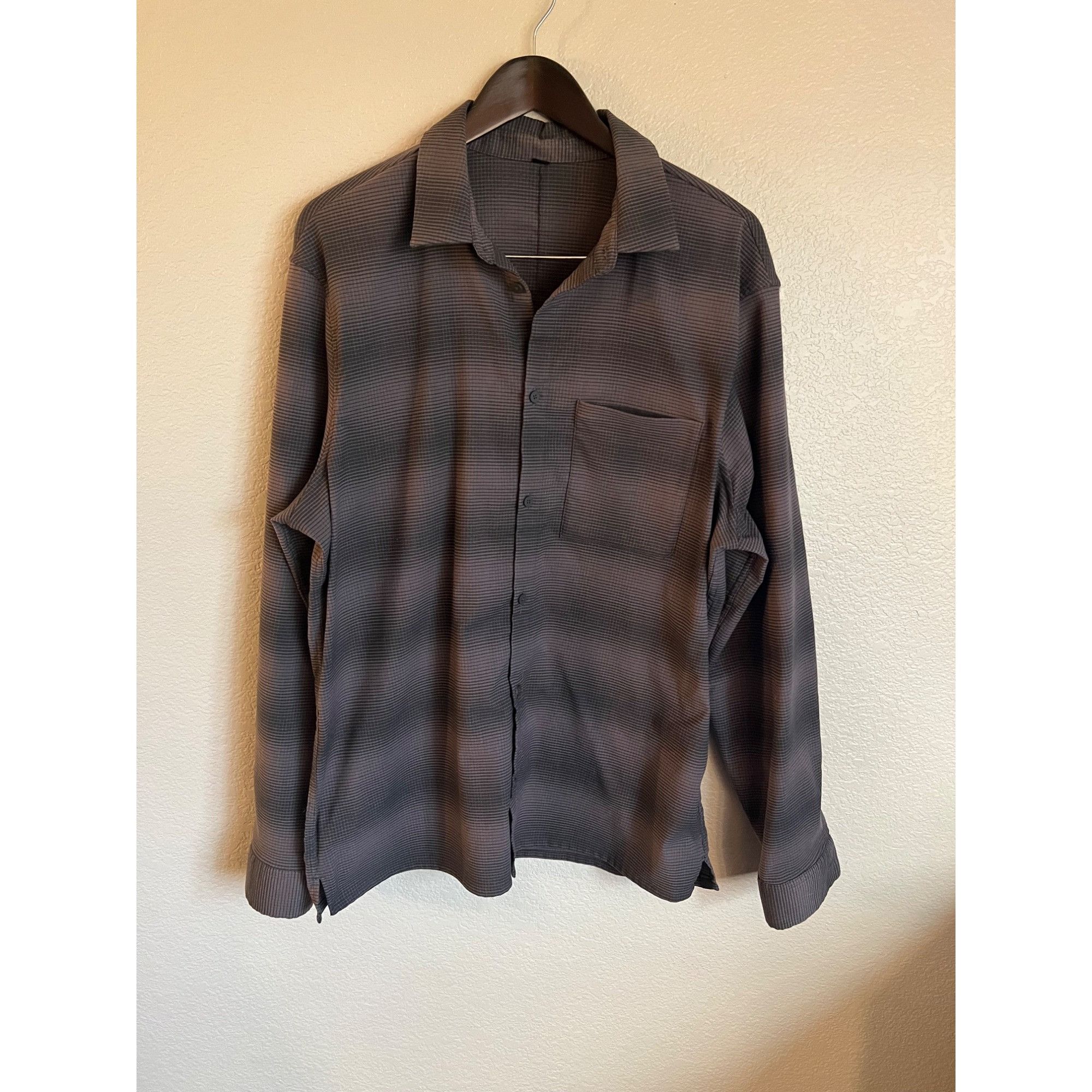 Lululemon Lululemon Flannel Style Button Up Shirt - Size L Size US L / EU 52-54 / 3 - 1 Thumbnail
