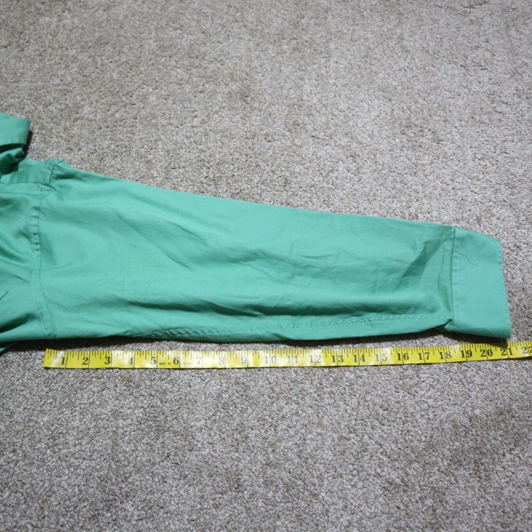 Izod IZOD Shirt Men 16.5 32/33 Solid Green Classic Fit Long Sleeve Button-Up Collared Shirt Mens Size US L / EU 52-54 / 3 - 7 Thumbnail