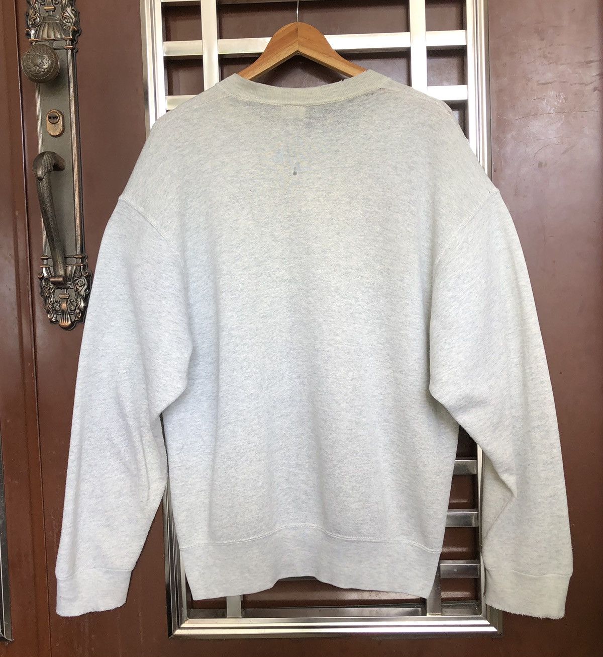 Vintage 👹Vintage 90s THRASHED Chicago Bulls NBA Champion Crewneck Size US L / EU 52-54 / 3 - 4 Thumbnail