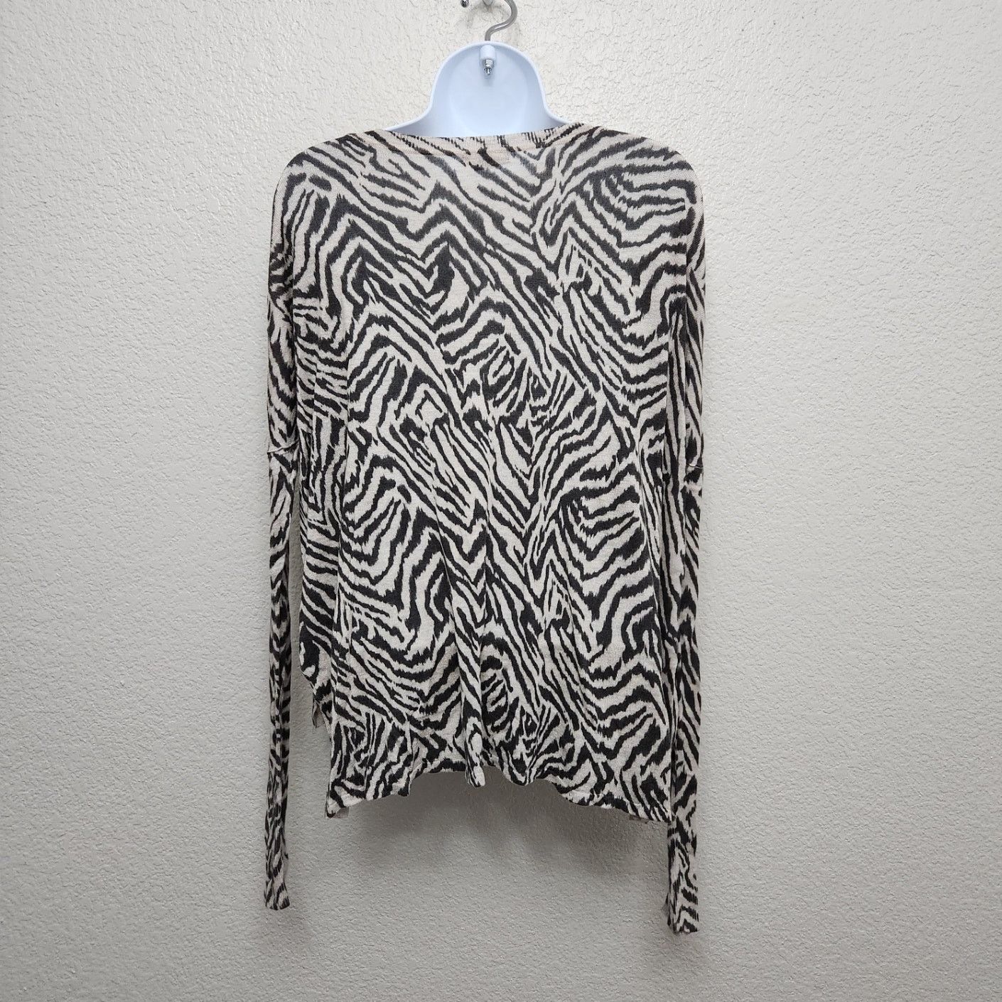 H&M H&M Black Tan Animal Print Boat Neck Hi Low Sweater Top M Size M / US 6-8 / IT 42-44 - 3 Thumbnail