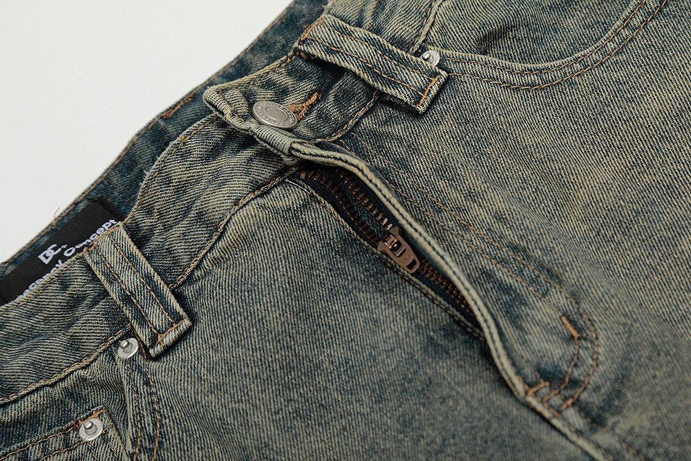 Vintage American-style distressed straight-leg flared jeans for men Size US 32 / EU 48 - 3 Thumbnail