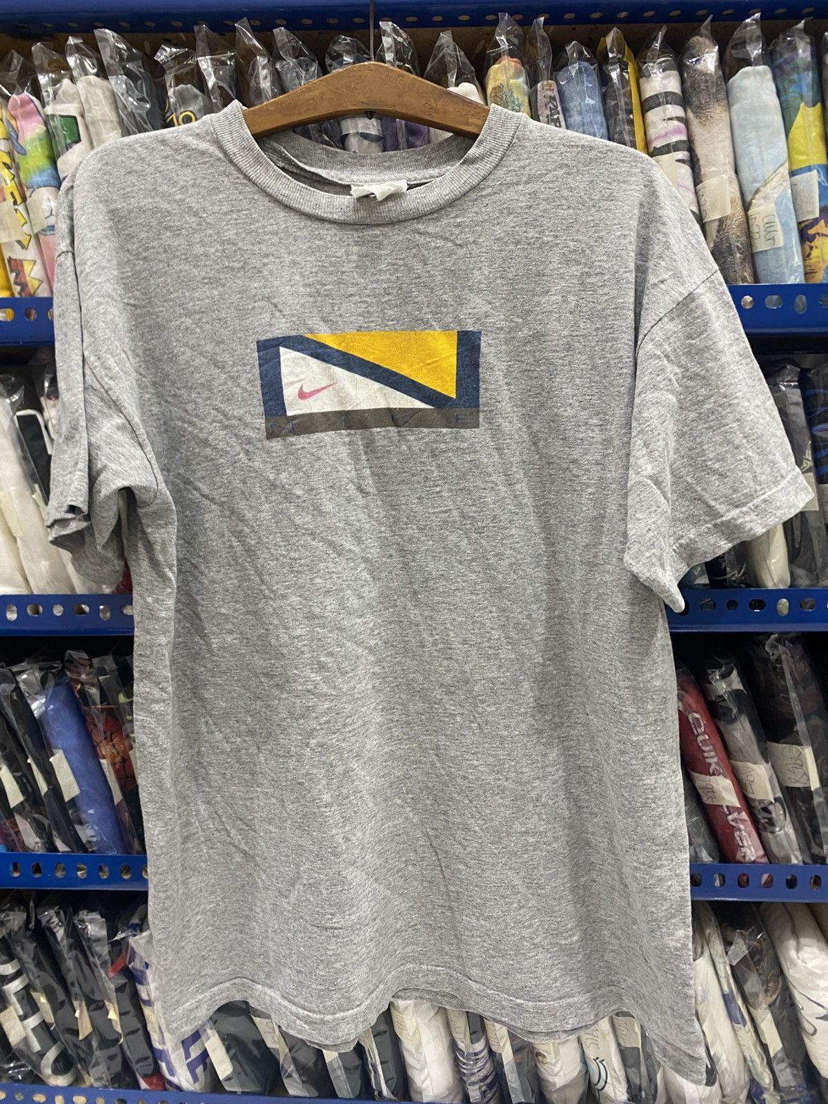 Nike VINTAGE NIKE TSHIRT Size US M / EU 48-50 / 2 - 1 Thumbnail