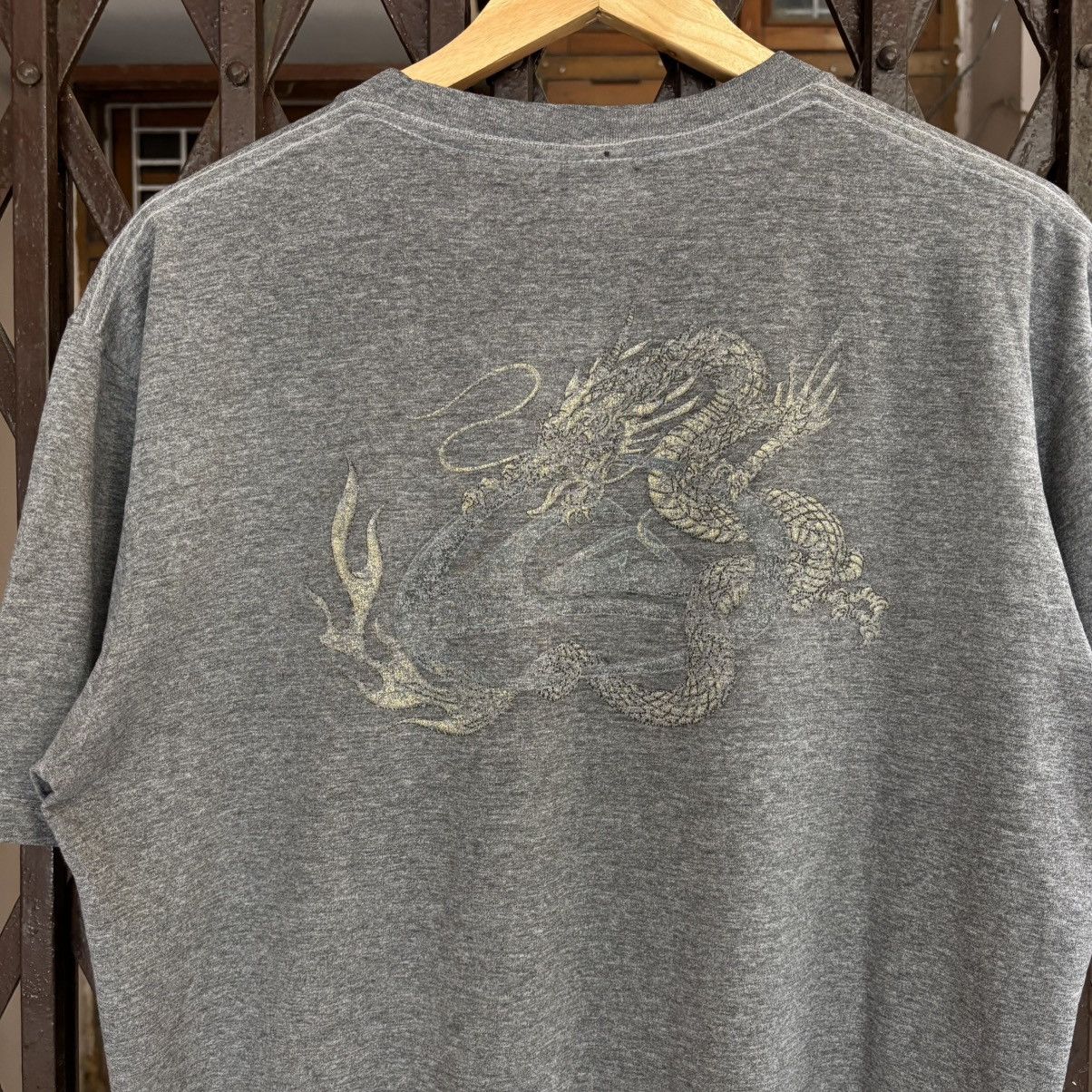 Quiksilver Vintage Quiksilver Dragon Surfwear Faded Tshirt Size US L / EU 52-54 / 3 - 2 Thumbnail