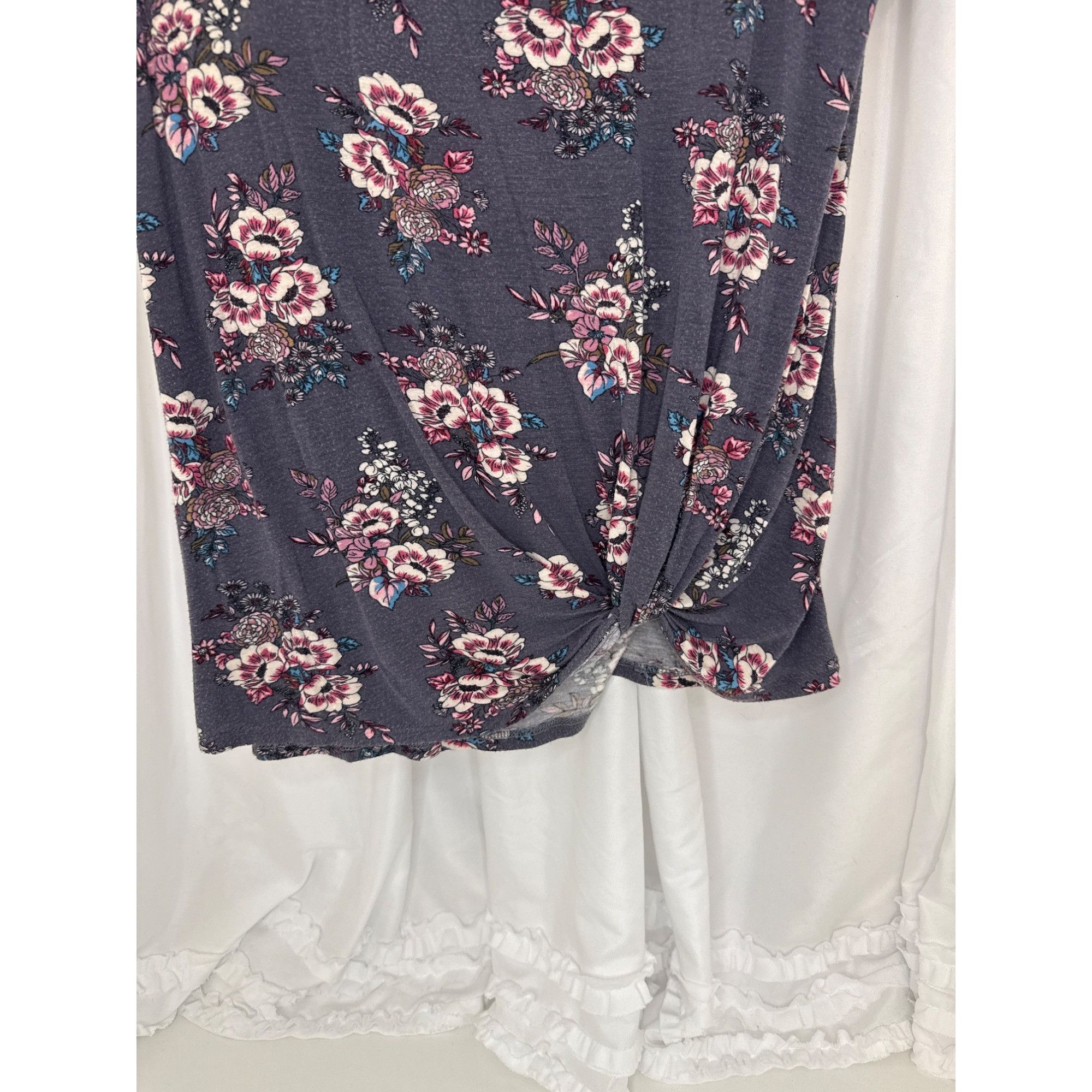 Other Floral Knot Front Tee Short Sleeve Gray Top By Nine Britton Size S / US 4 / IT 40 - 5 Thumbnail
