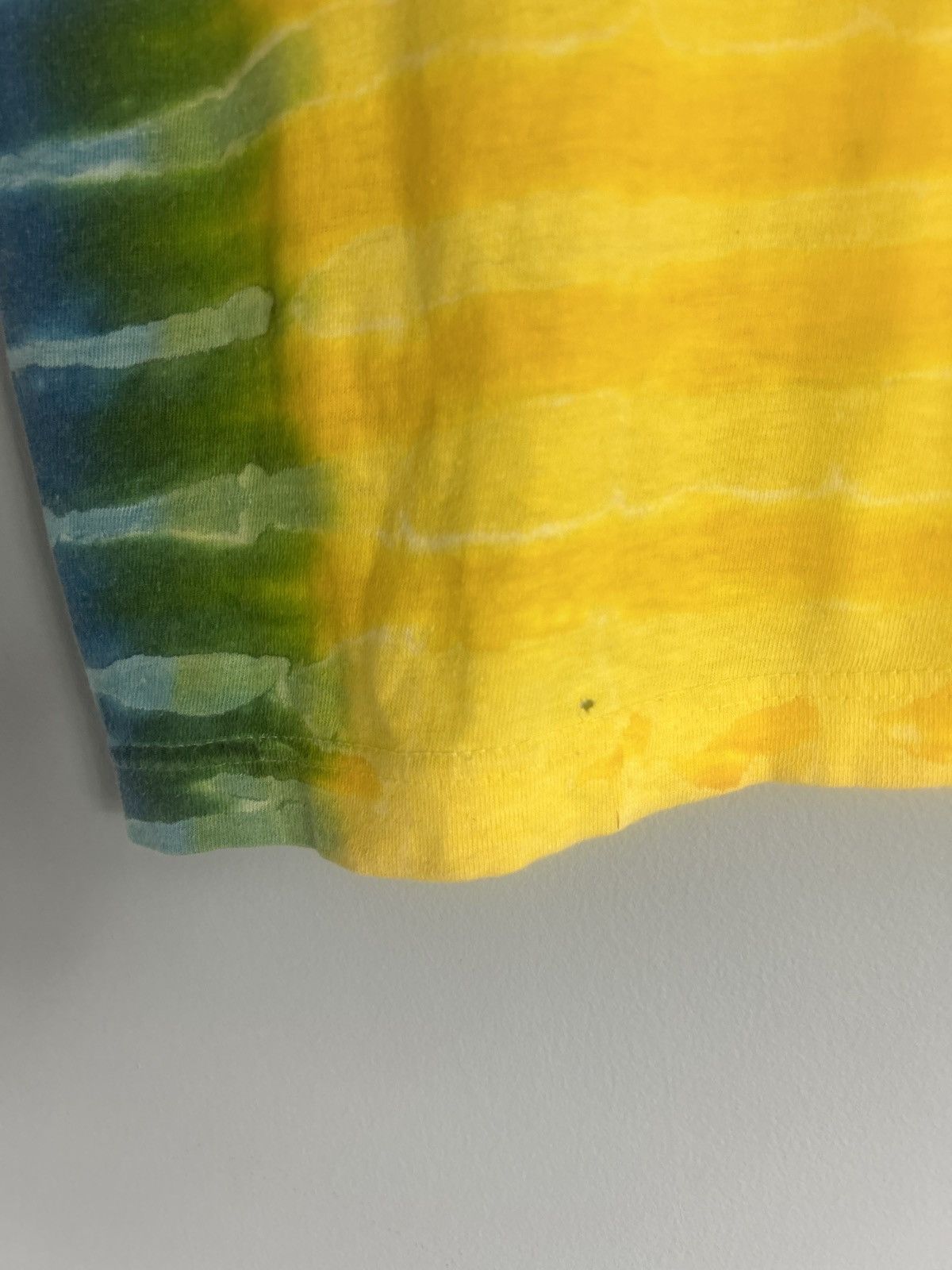Vintage × Warner Bros Vintage 1996 Warner Bros Taz Suns Out Tie Dye Tee Size US XL / EU 56 / 4 - 7 Thumbnail