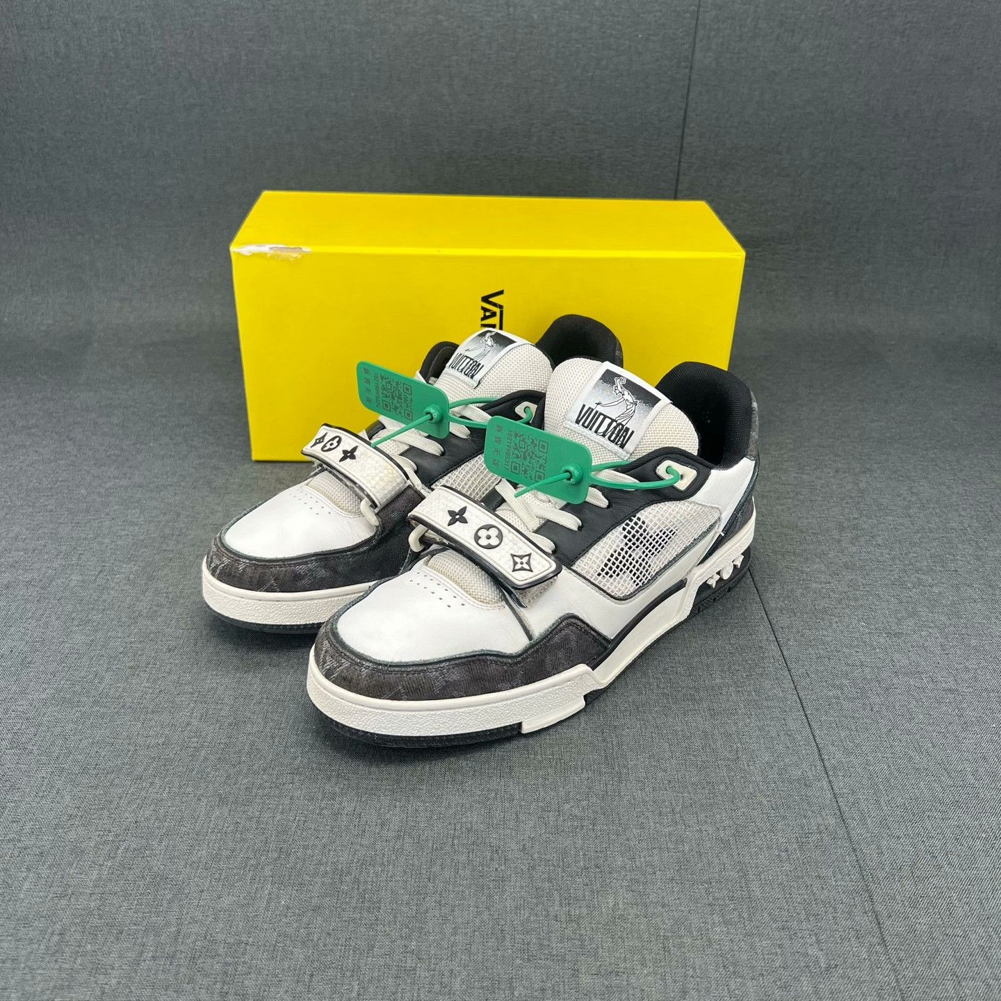Louis Vuitton Louis Vuitton Training Black Lowtop Sneakers 41 Men Size US 8.5 / EU 41-42 - 1 Thumbnail