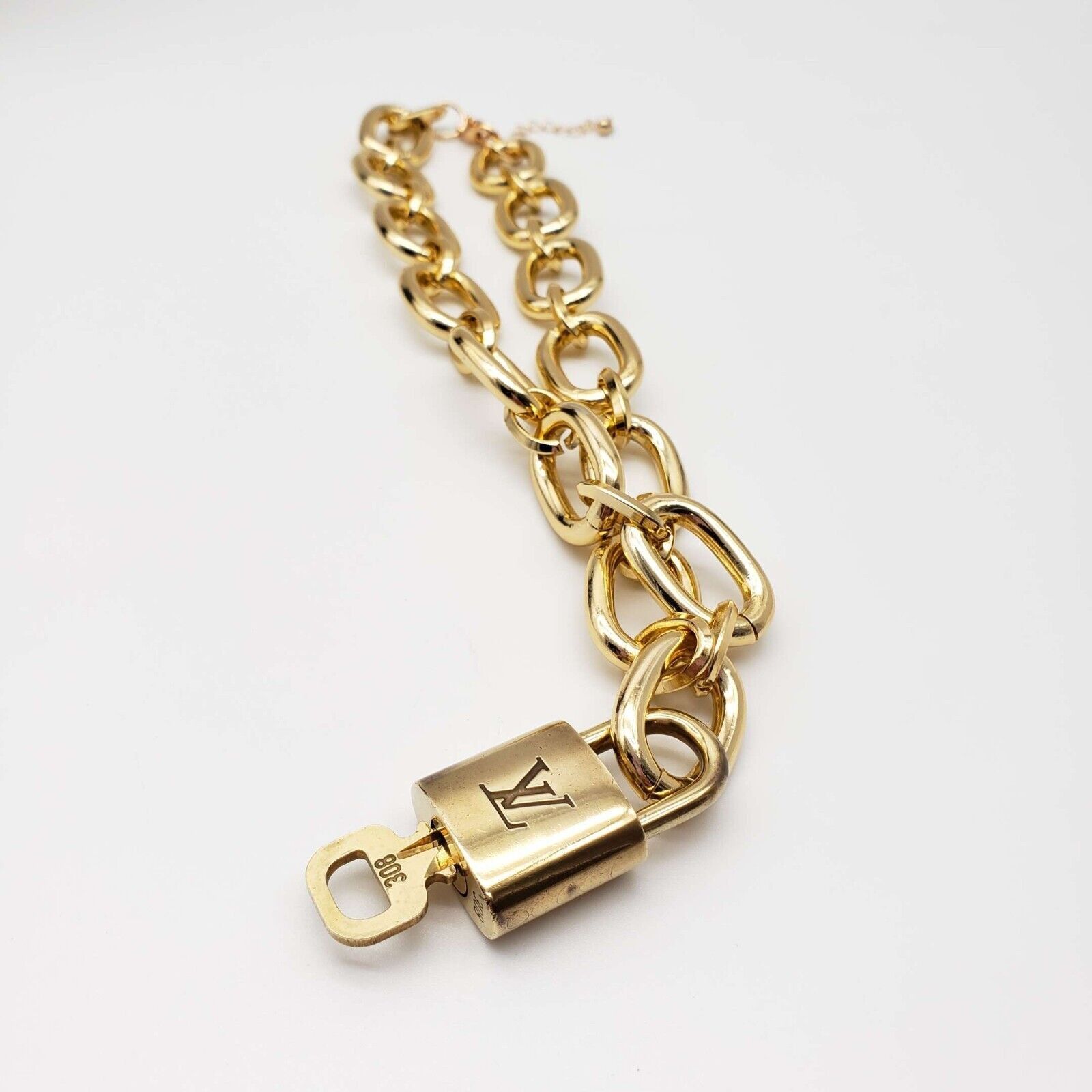 Louis Vuitton Auth Louis Vuitton Lock & Key w/ Unbranded Gold Plated Chain Size ONE SIZE - 8 Thumbnail