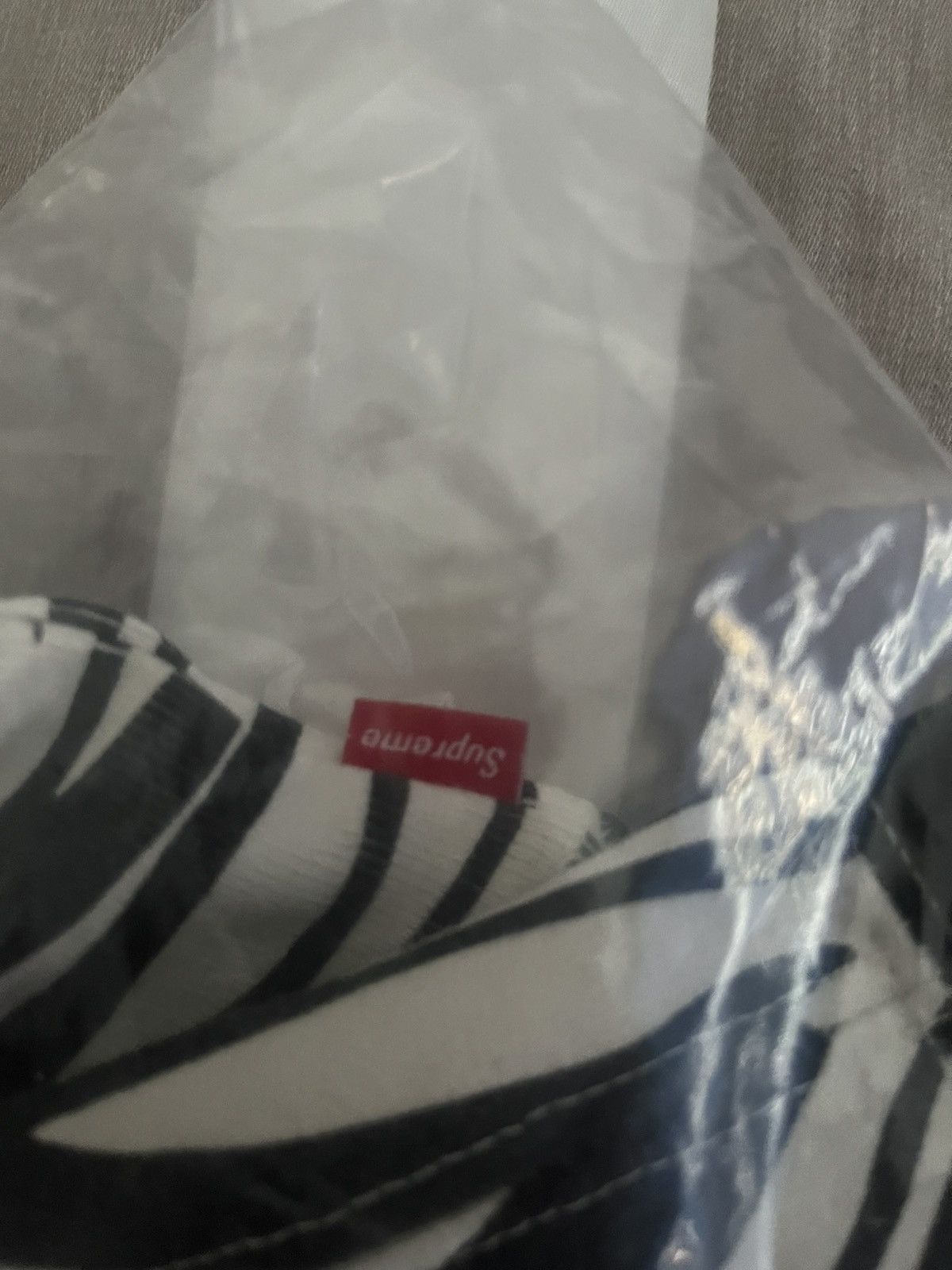Supreme Supreme Box Logo Zebra (FW22) Size US M / EU 48-50 / 2 - 6 Thumbnail