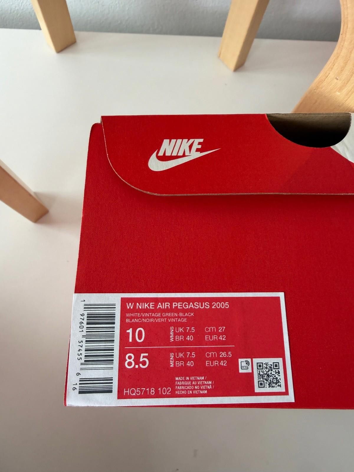 Nike new nike womens air pegasus 2005 sneakers shoes white 10 42 Size US 10 / IT 40 - 6 Thumbnail