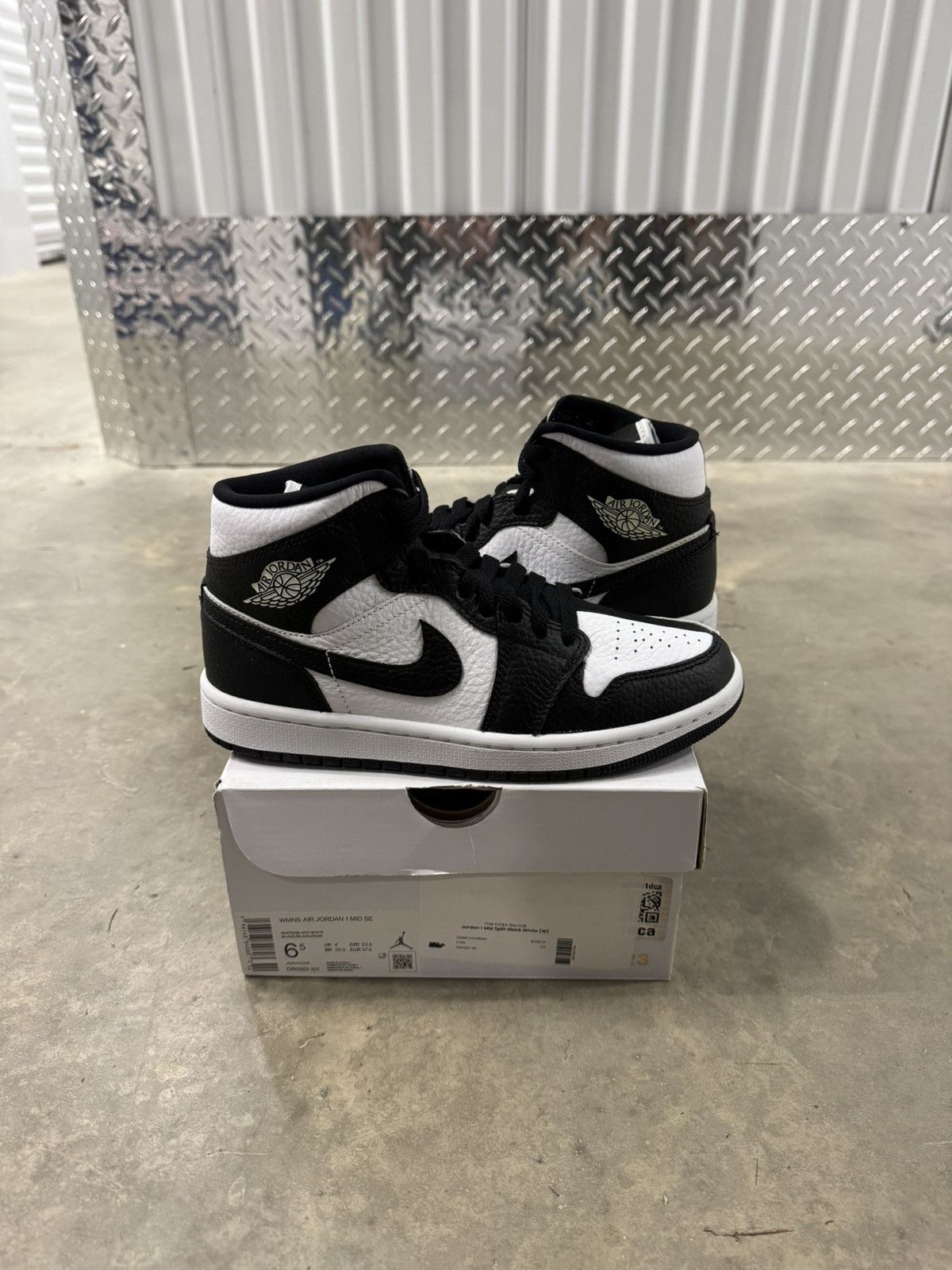 Jordan Brand Jordan 1 Mid SE WMNS Split Homage Size 6.5W Size US 6.5 / IT 36.5 - 1 Thumbnail