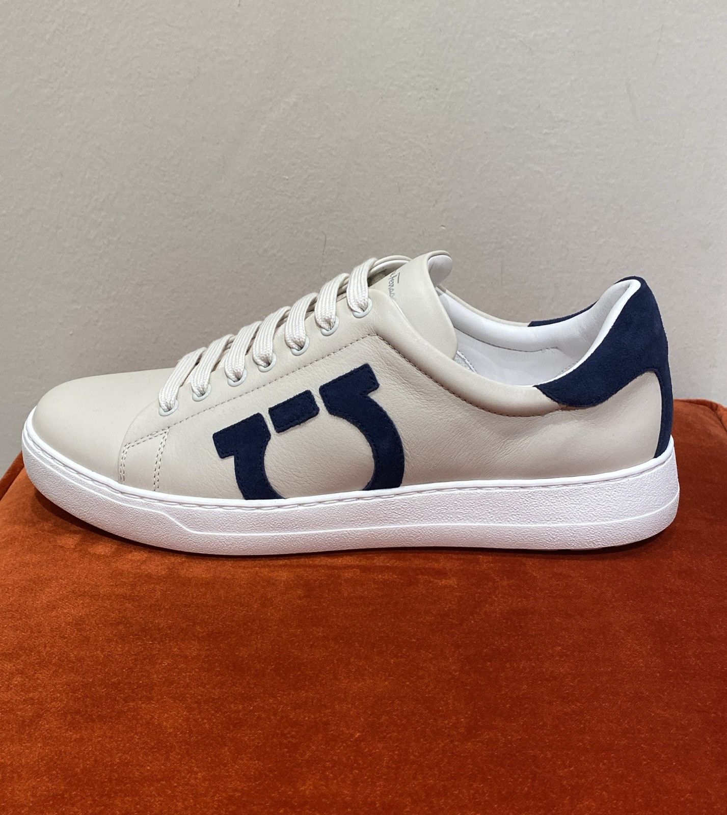Salvatore Ferragamo o1s1rm1125 George Low-Top Sneakers in White/Blue Size US 9 / EU 42 - 1 Preview
