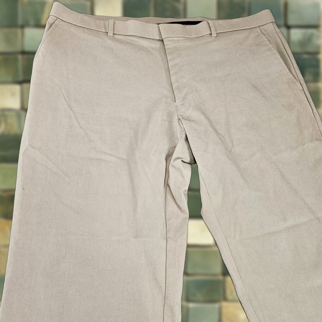 Tommy Hilfiger Tommy Hilfiger Dress Pants Mens Size 38x30 Khaki Flat Front Travel Workwear Slacks Size US 38 / EU 54 - 1 Thumbnail