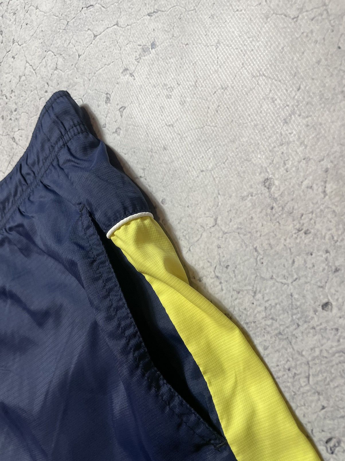 Nike × Vintage Nike Big Logo Vintage Nylon Shorts Size US 33 - 4 Thumbnail