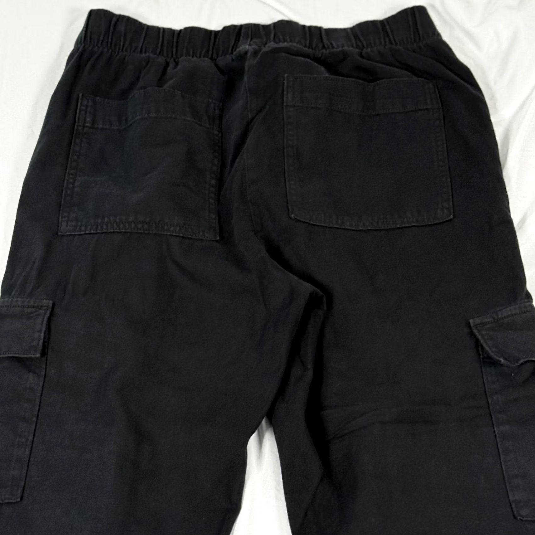 Gap Gap Cargo Pants Black Twill Elastic Waist Relaxed Straight Leg M Womens 30in Inseam 28in 90s Grunge Utilitarian Casual Workwear Style: S/541219-03 Size 32" / US 10 / IT 46 - 4 Thumbnail