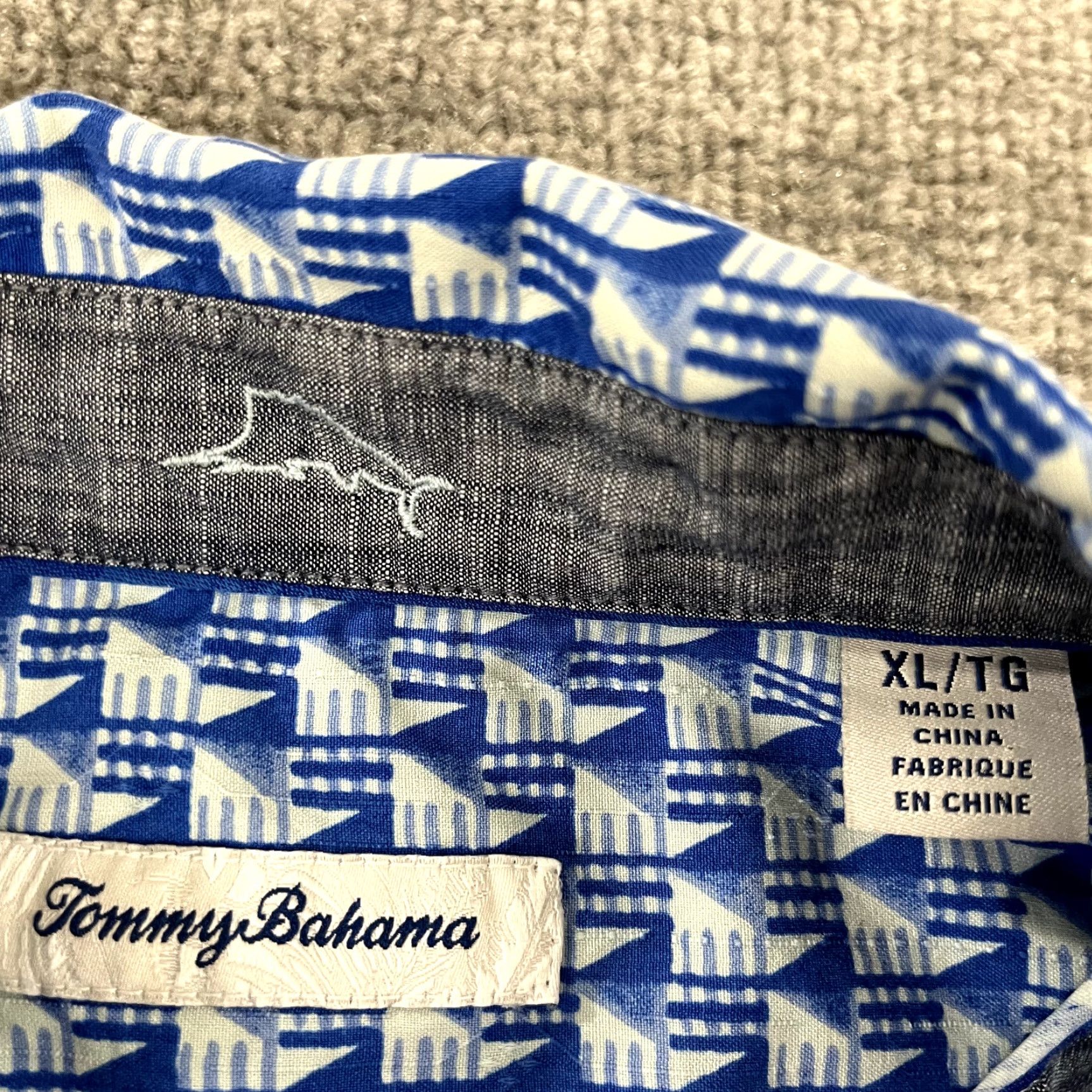 Tommy Bahama TOMMY BAHAMA Shirt Mens XL Blue Geometric 100% Silk Button Up Hawaiian Cap Sleeve Outdoor Casual Workwear Size US XL / EU 56 / 4 - 2 Thumbnail