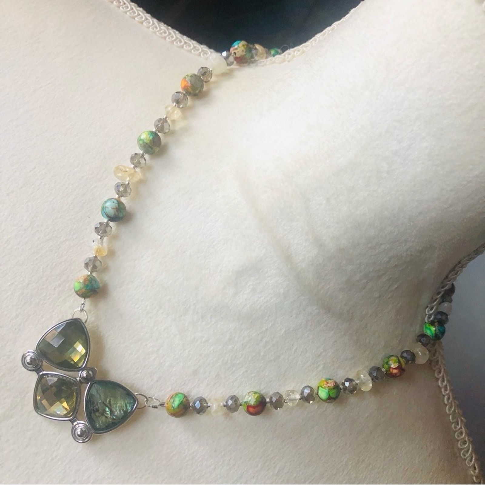 Handmade Handcrafted genuine stone cal silica citrine bow tie necklac Size ONE SIZE - 1 Thumbnail