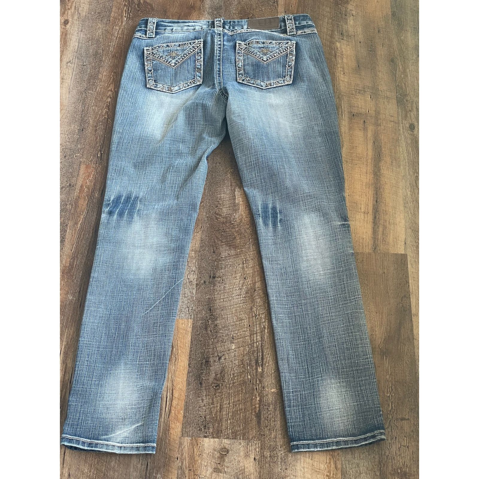 Other Cowgirl Up! ladies jeans, lightwash bedazzled 32/34 Size 32" / US 10 / IT 46 - 8 Thumbnail