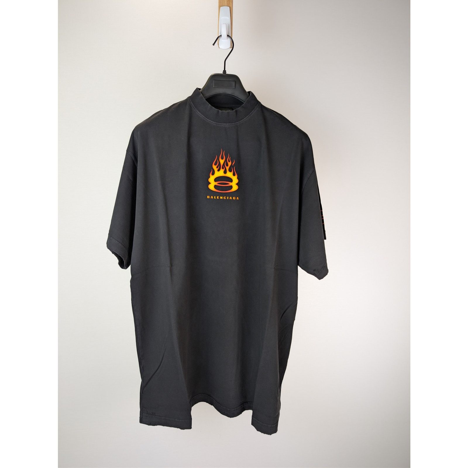 Balenciaga o1rshd1 Vintage Burning Unity Oversized Jersey T-Shirt Black Size US L / EU 52-54 / 3 - 7 Thumbnail