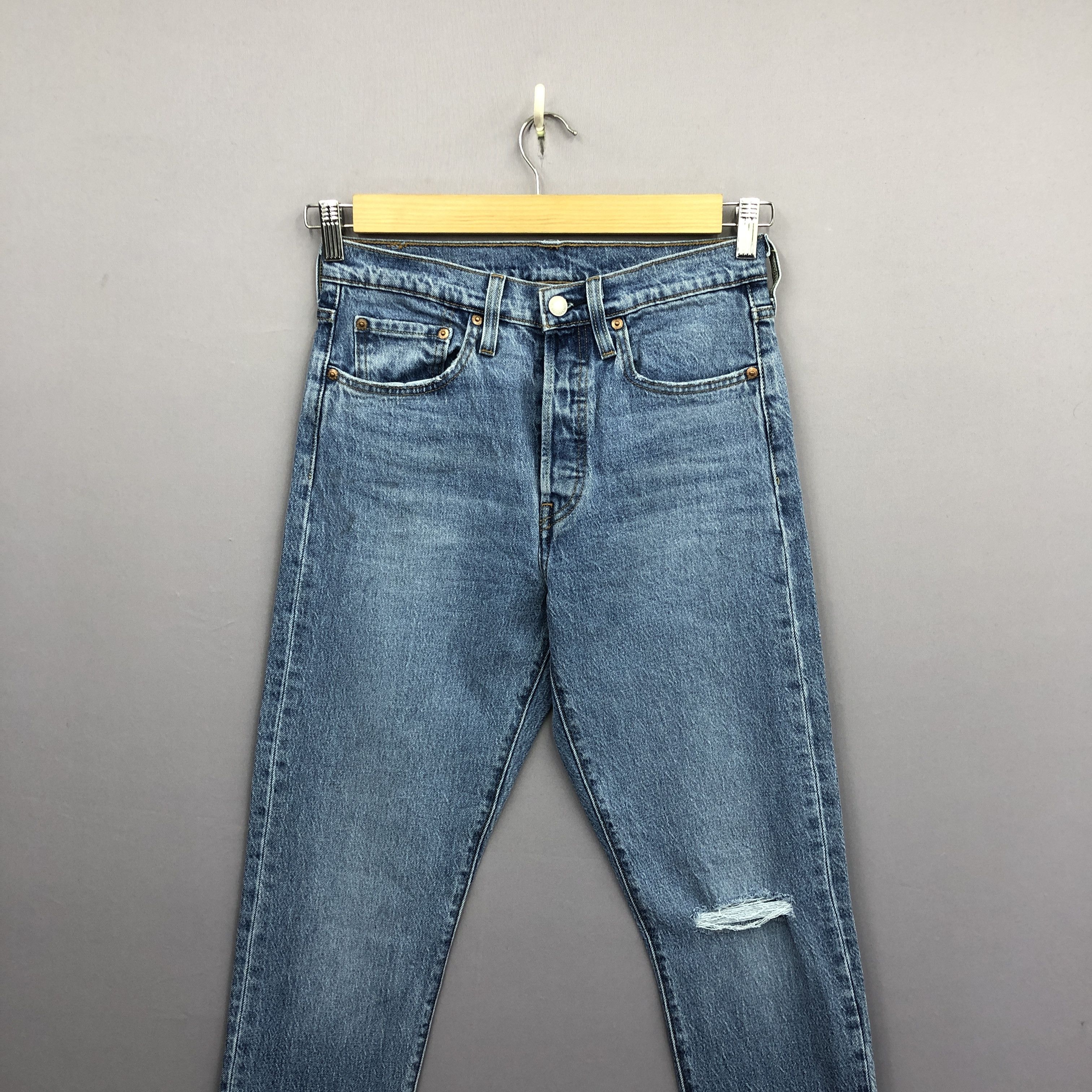 Levi's Vintage Levis 501 Distressed Jeans Faded Light Wash Denim Size 26" / US 2 / IT 38 - 4 Thumbnail
