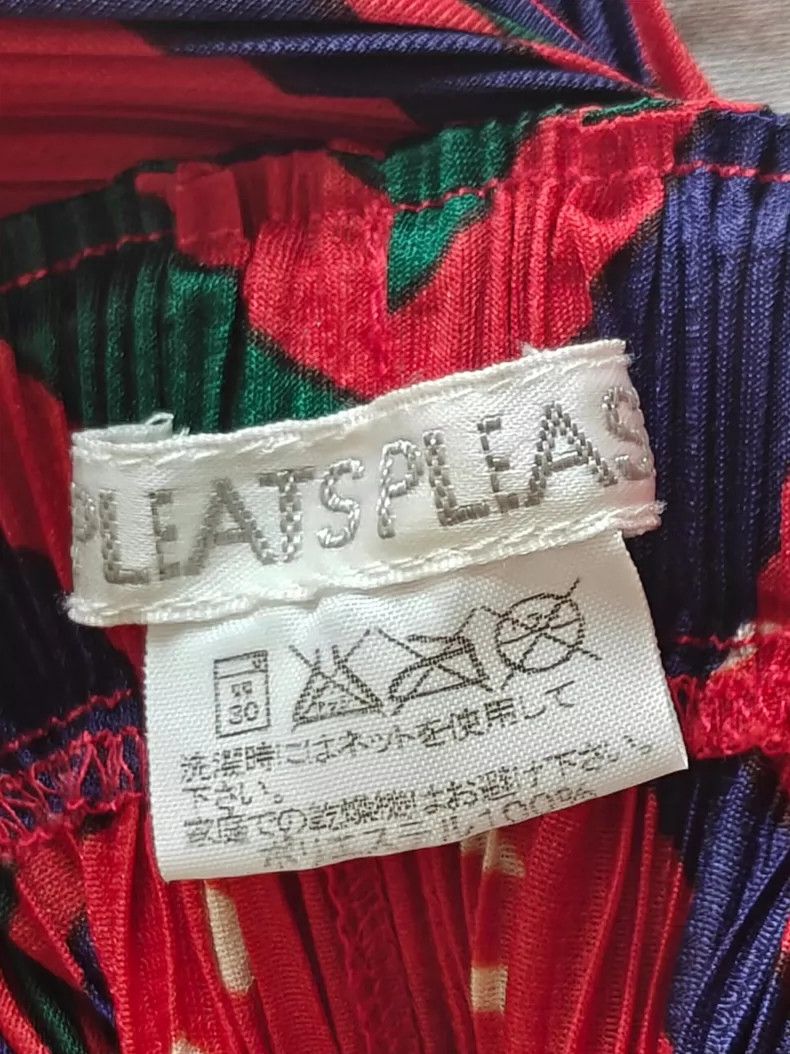 Issey Miyake Issey Miyake size:3 A geometrically printed pleated red sk Size 31" - 3 Thumbnail