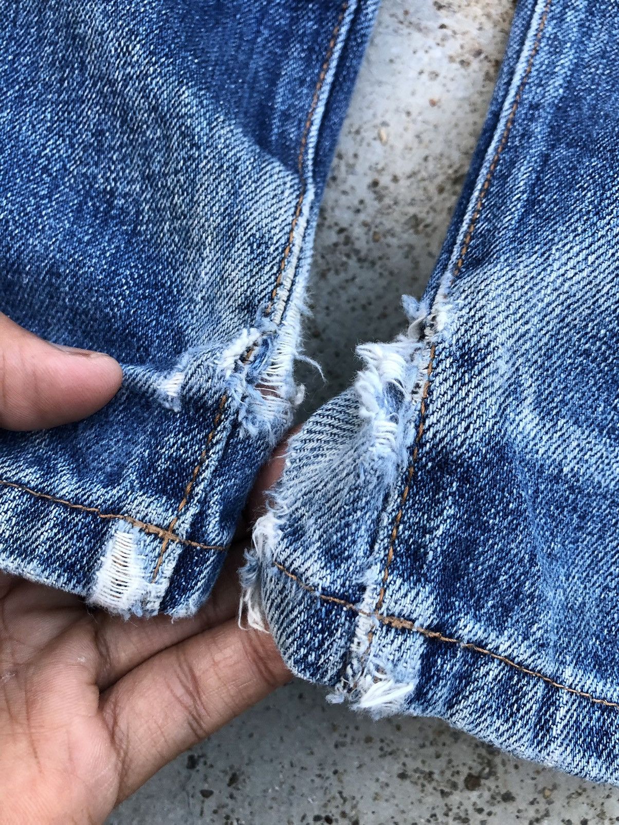 Other BUCKLE BACK MSGR DISTRESSED DENIM Size US 33 - 9 Thumbnail