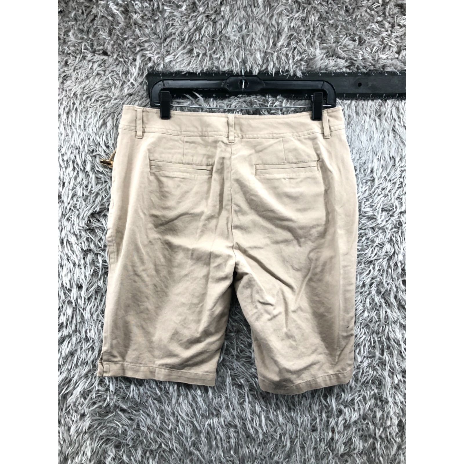 Charter Club VINTAGE Charter Club Slit It Up Shorts Womens Size 12 Mid Rise Beige Medium Wash Slit Logo 5-Pocket Design Cotton Chino Casual Size 34" / US 12 / IT 48 - 4 Thumbnail