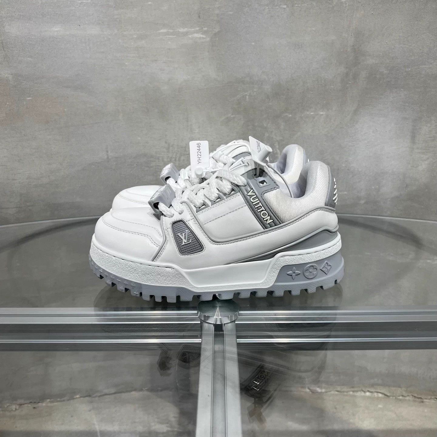 Louis Vuitton Louis Vuitton Trainer Gray White 35.5 Size US 4.5 / IT 34.5 - 3 Thumbnail
