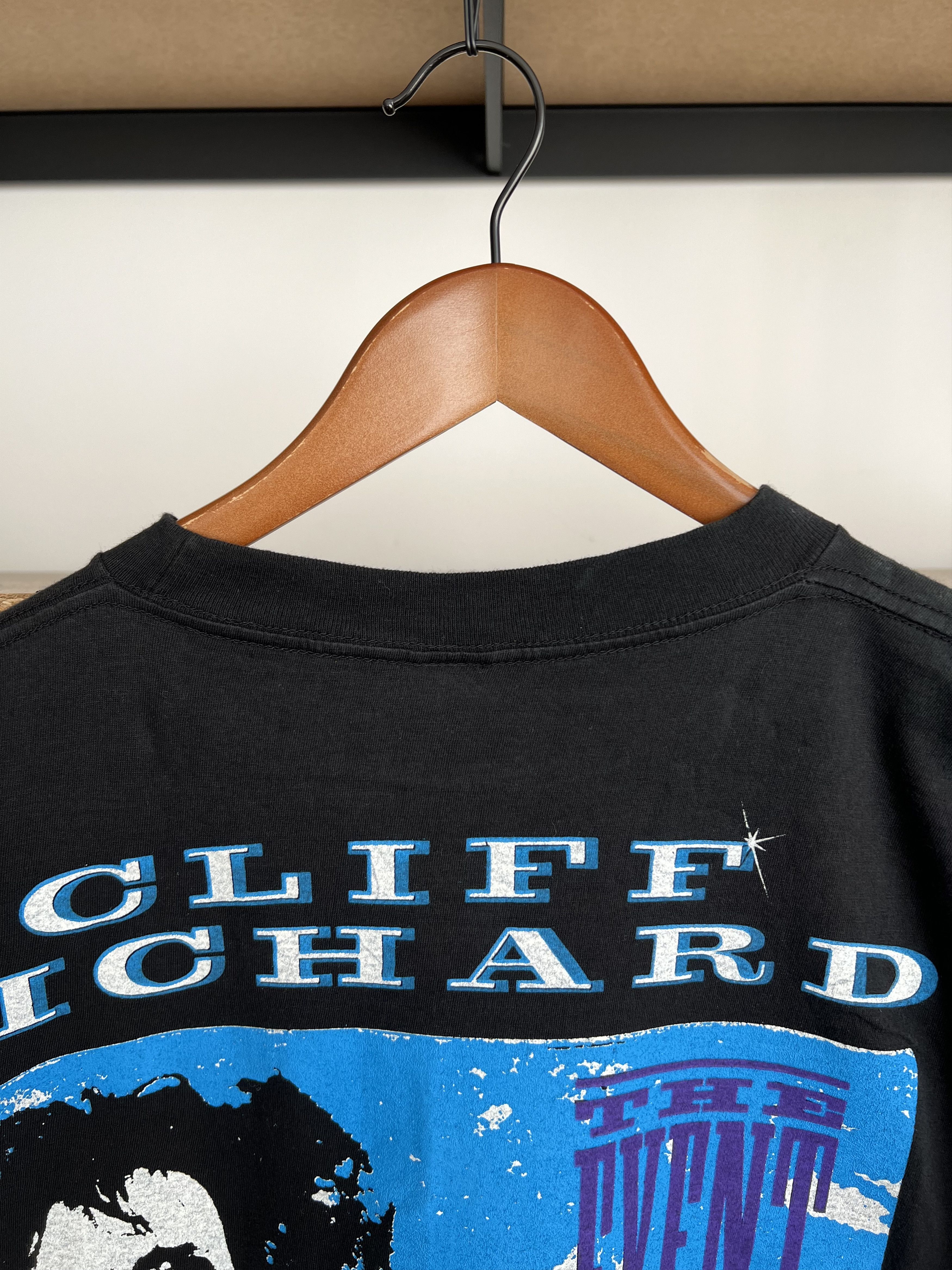 Band Tees Vintage 1989 Cliff Richard The Event Wembley Black T-shirt Size US L / EU 52-54 / 3 - 15 Thumbnail