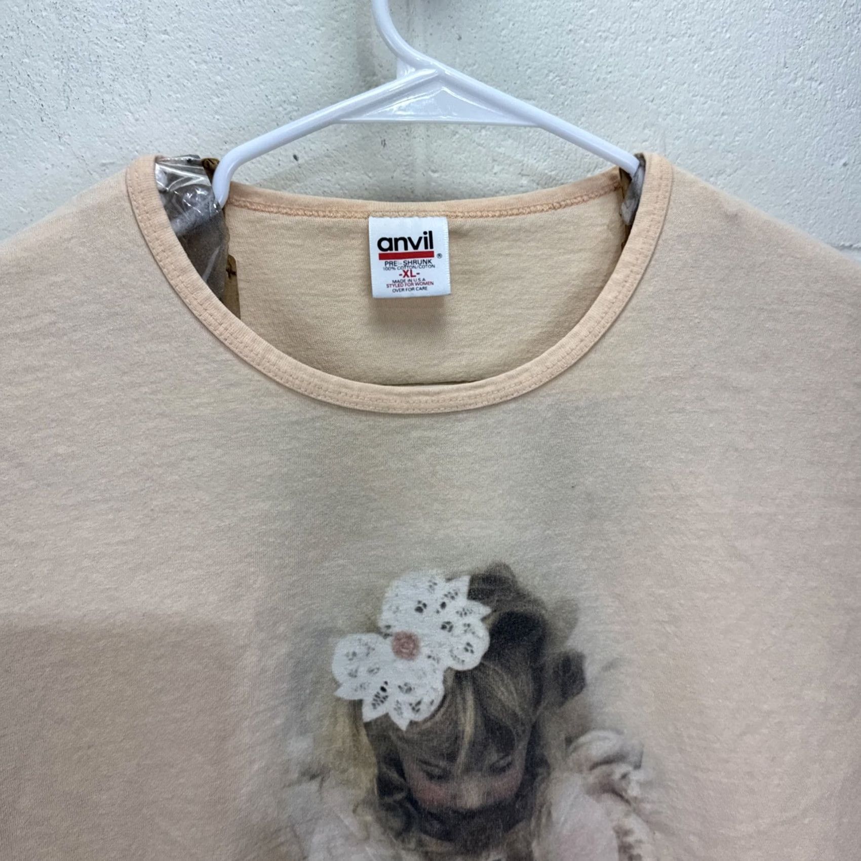 Anvil VINTAGE Kathleen Francour T Shirt Art Tee Women's XL Kitten Girl Peach Cat Flower Graphic Print Anvil Daisy Size XL / US 12-14 / IT 48-50 - 4 Thumbnail