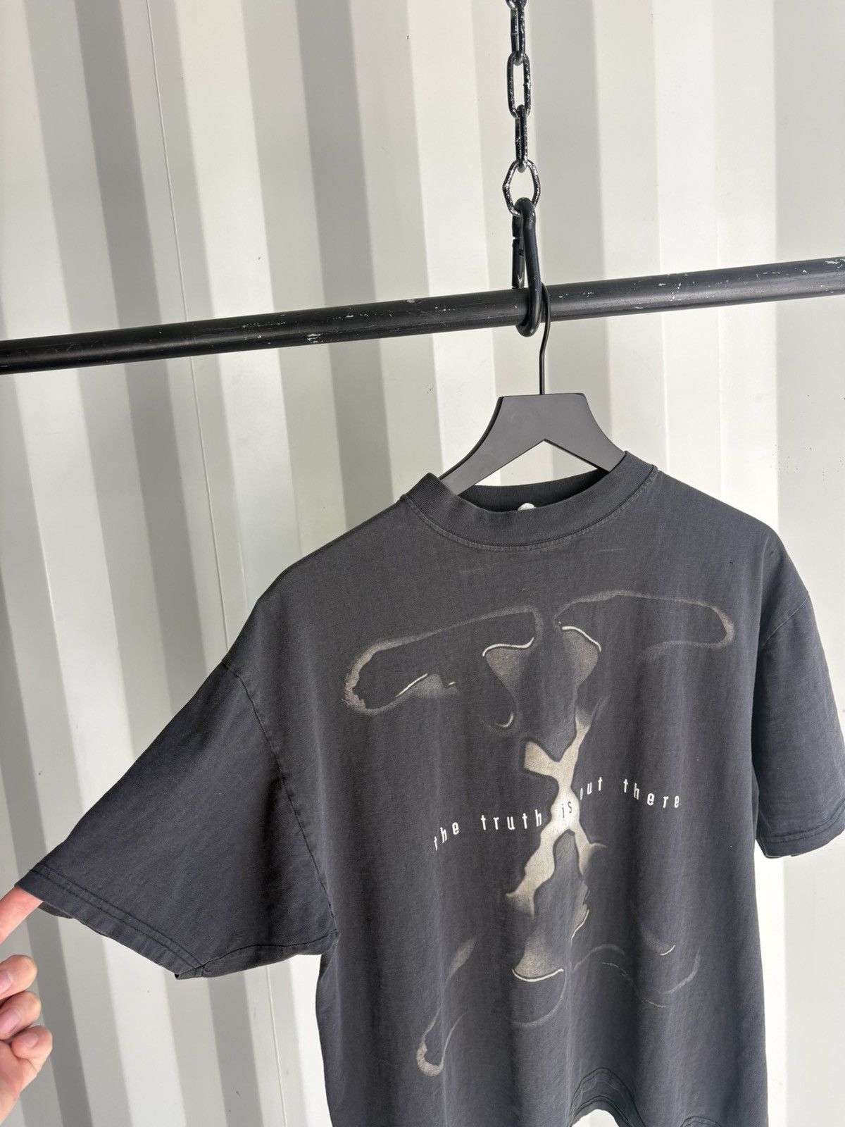 Vintage Vintage X Files The Truth Shirt Distressed Faded Grunge Band Size US L / EU 52-54 / 3 - 4 Thumbnail