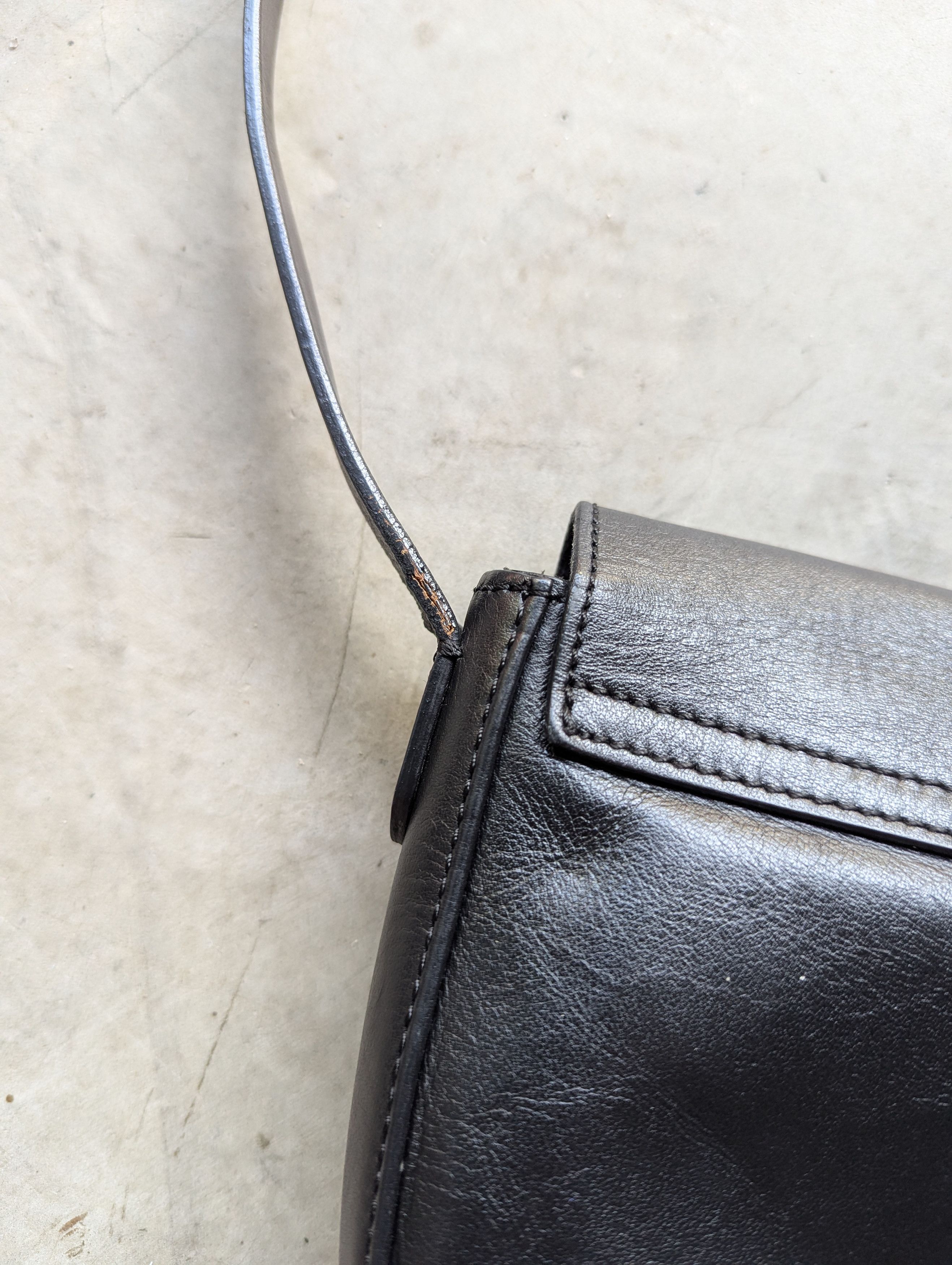 Levi's Levis Leather Sling Bag Made in Italy Size ONE SIZE - 7 Thumbnail