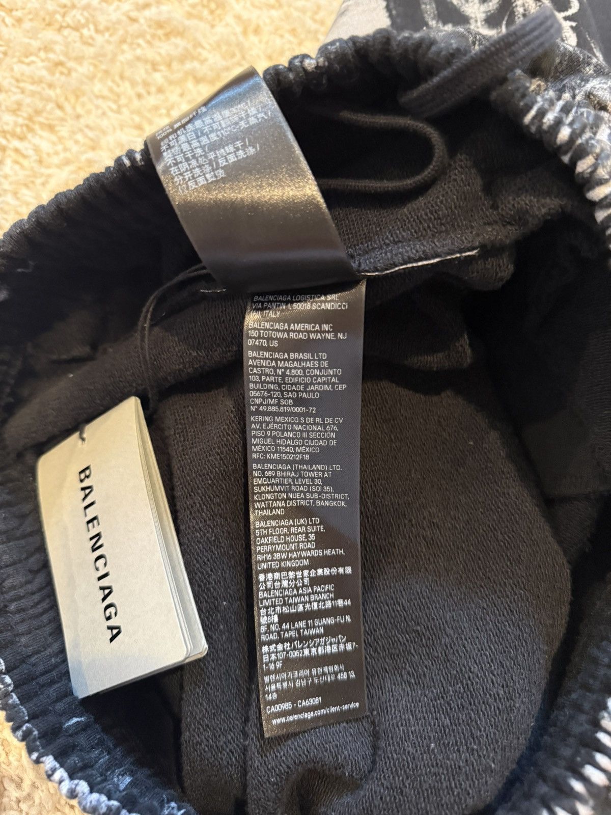 Balenciaga Balenciaga VIC Skater Graffiti Sweatpants Size US 30 / EU 46 - 14 Thumbnail