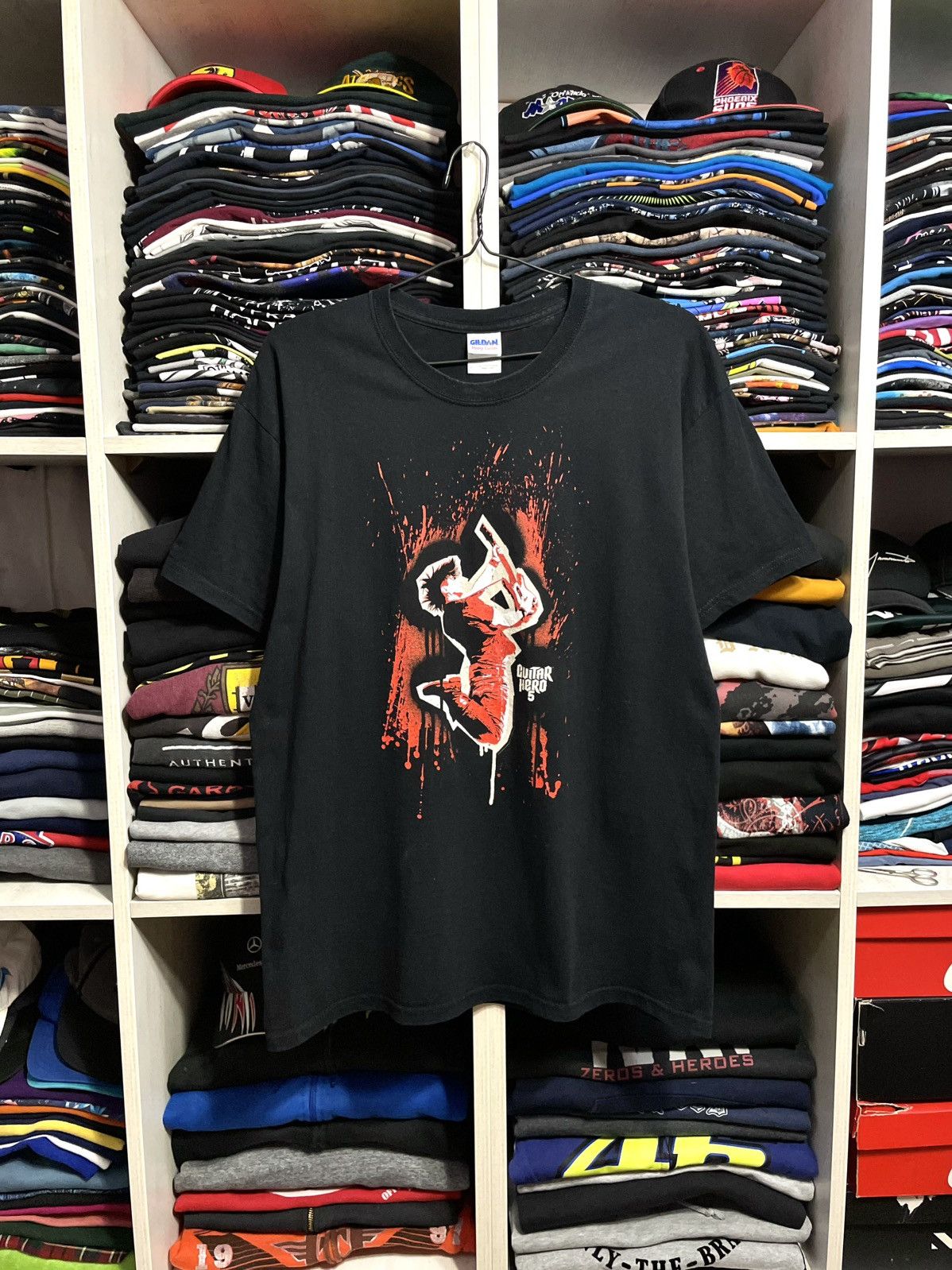 Vintage Vintage 00s Guitar Hero 5 Video Game Promo T-Shirt Size L Size US L / EU 52-54 / 3 - 1 Thumbnail