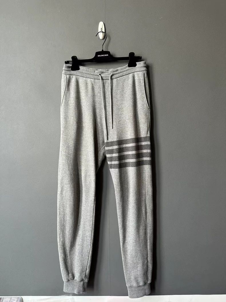 Thom Browne Thom browne Gray knitted sweatpants 2503-Nextarrow Size US 37 - 1 Thumbnail