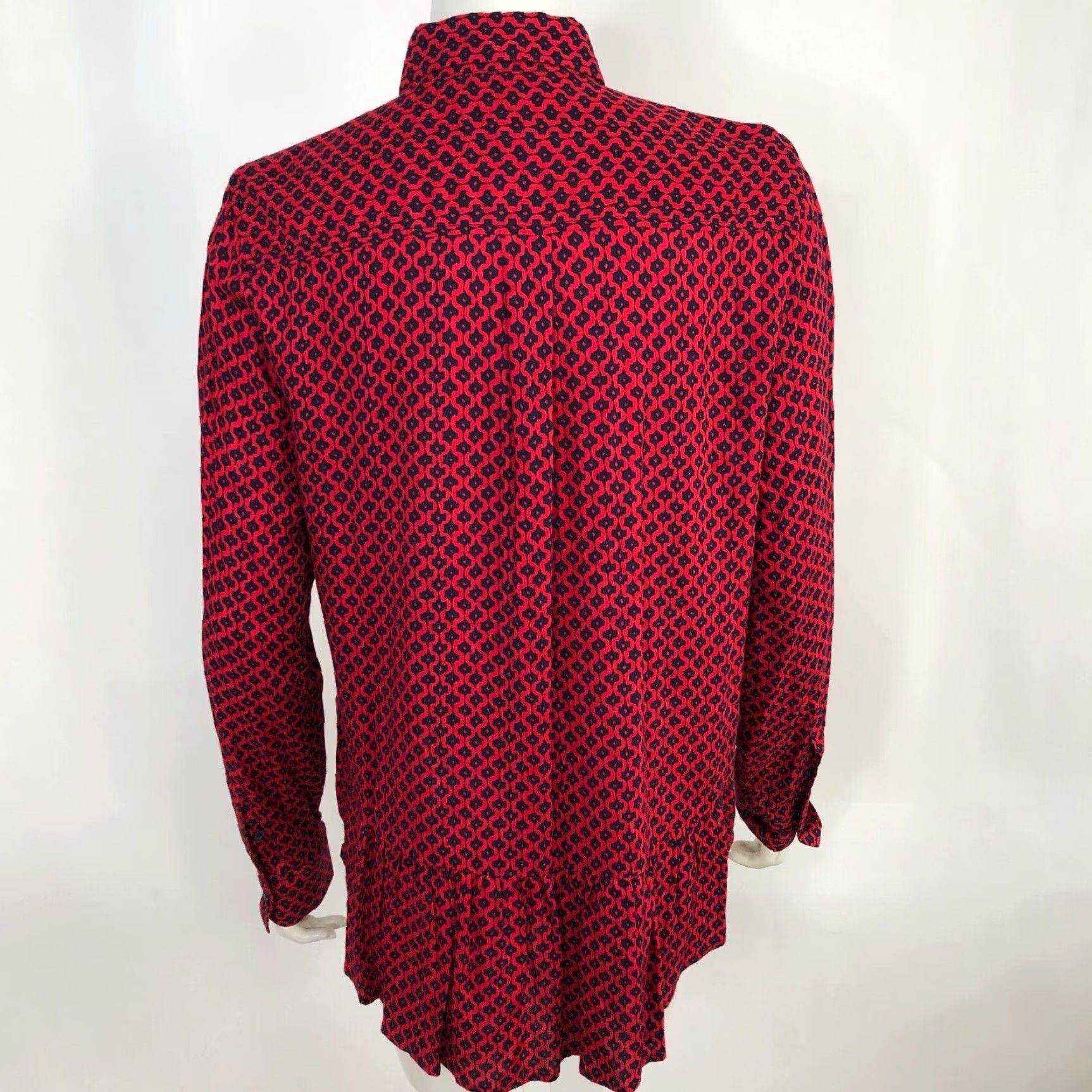 Banana Republic Banana Republic Shirt Button-Up All Over Print Long Sleeve Boyfriend Fit Red Women's M Casual Geometric 4.24 Vintage No Size M / US 6-8 / IT 42-44 - 4 Thumbnail