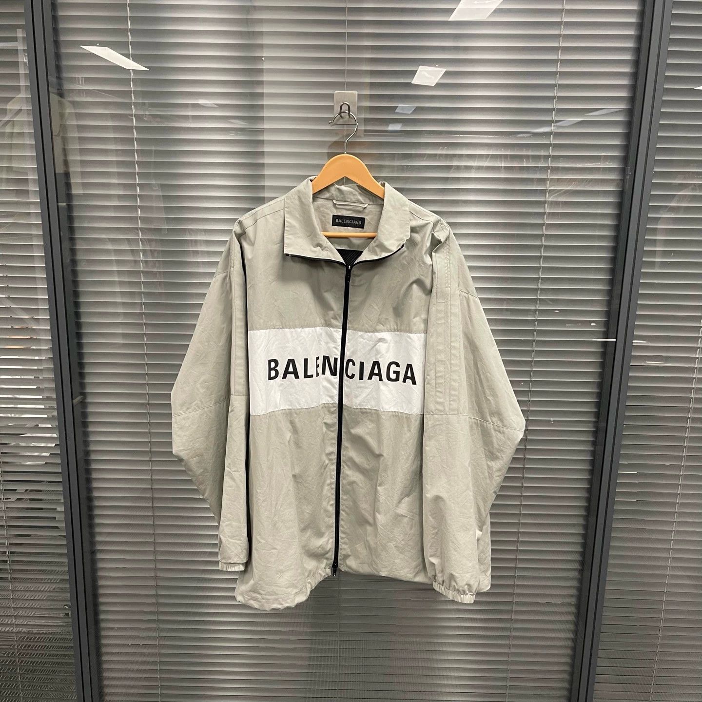 Balenciaga Balenciaga 23 Logo Zip Jacket S NWT Size US S / EU 44-46 / 1 - 1 Thumbnail
