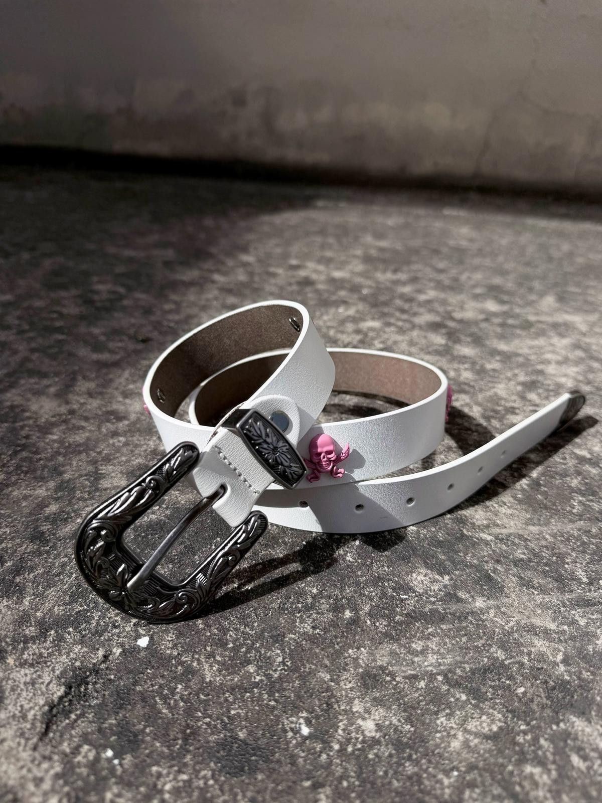 Leather White Leather Belt with Ornate Silver Buckle, Slim Fit Size ONE SIZE - 5 Thumbnail