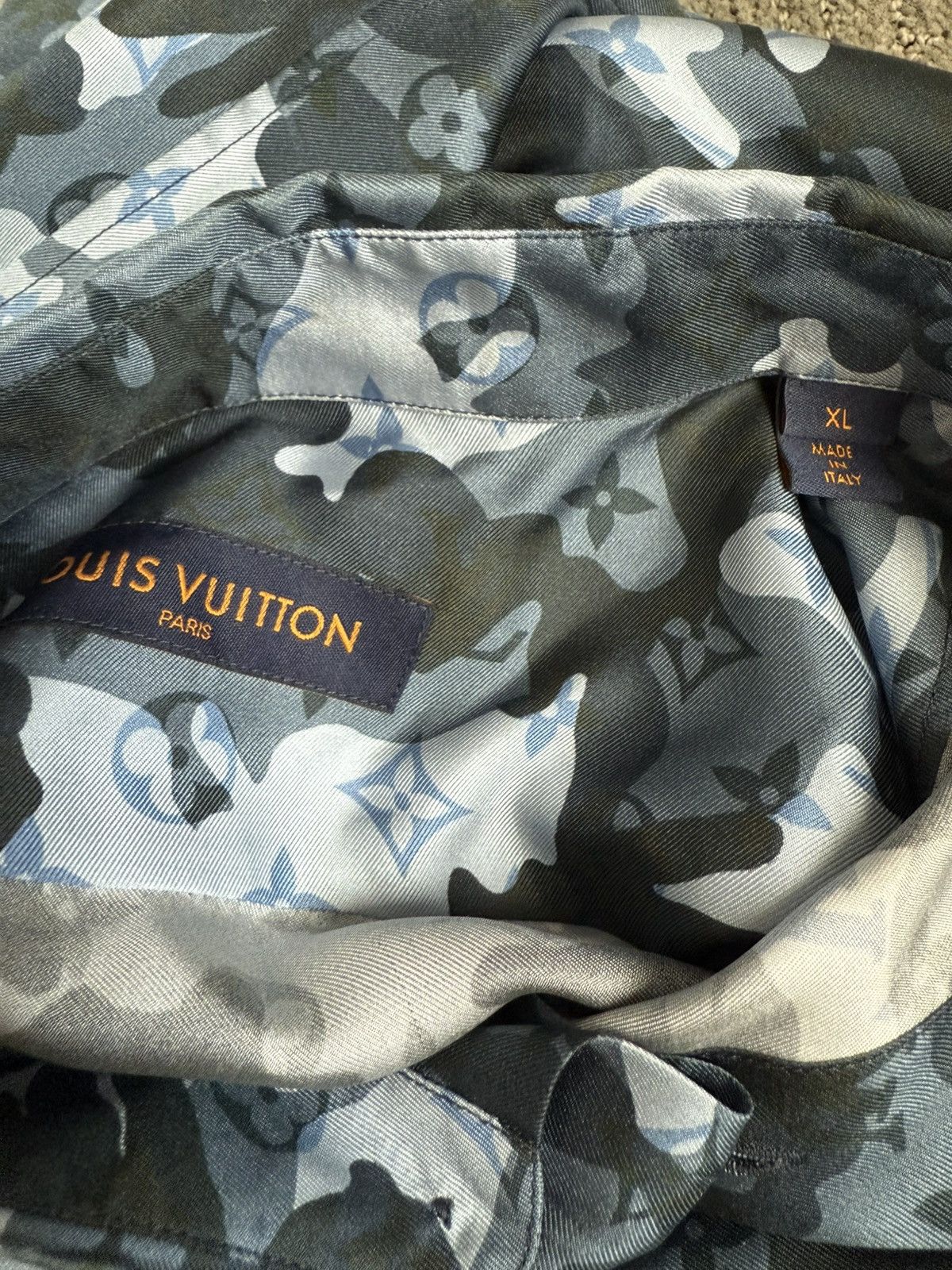 Louis Vuitton MONOGRAM SILK BLUE CAMO BUTTON UP SHIRT Size US XL / EU 56 / 4 - 5 Thumbnail