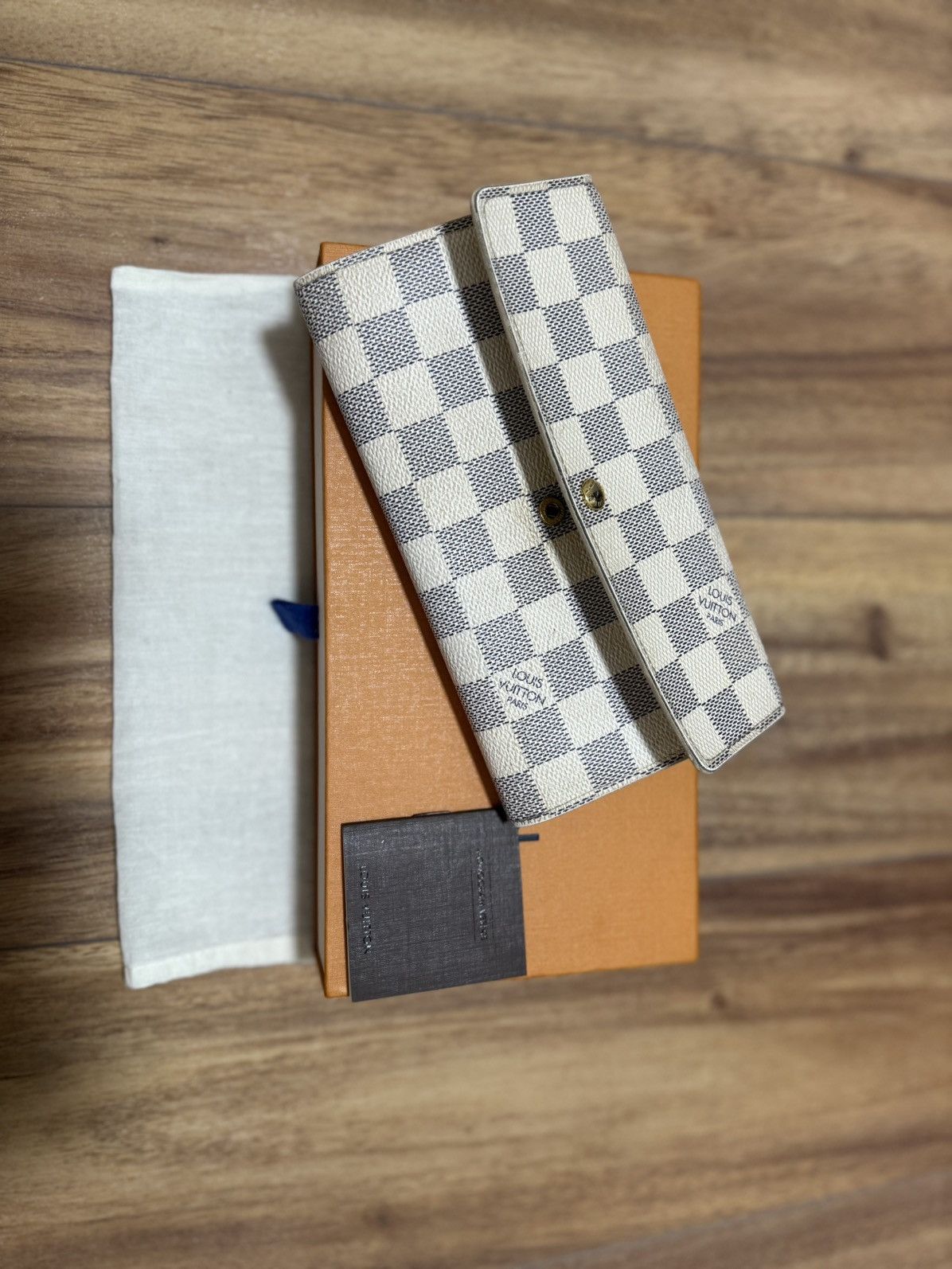Louis Vuitton Sarah Wallet – Damier Azur Canvas