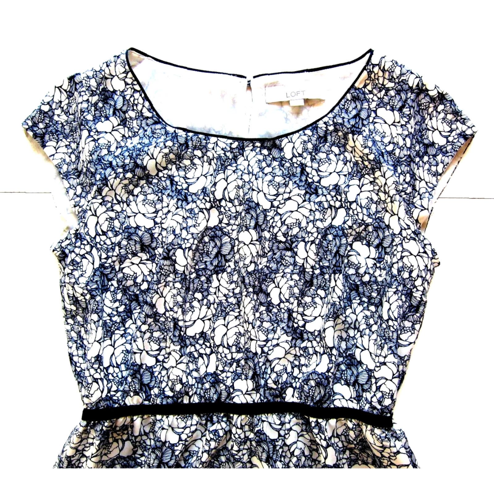 Loft VINTAGE Ann Taylor Loft Black Ivory Floral Cap Sleeve Fit Flare Sun Dress 6 Size M / US 6-8 / IT 42-44 - 4 Thumbnail
