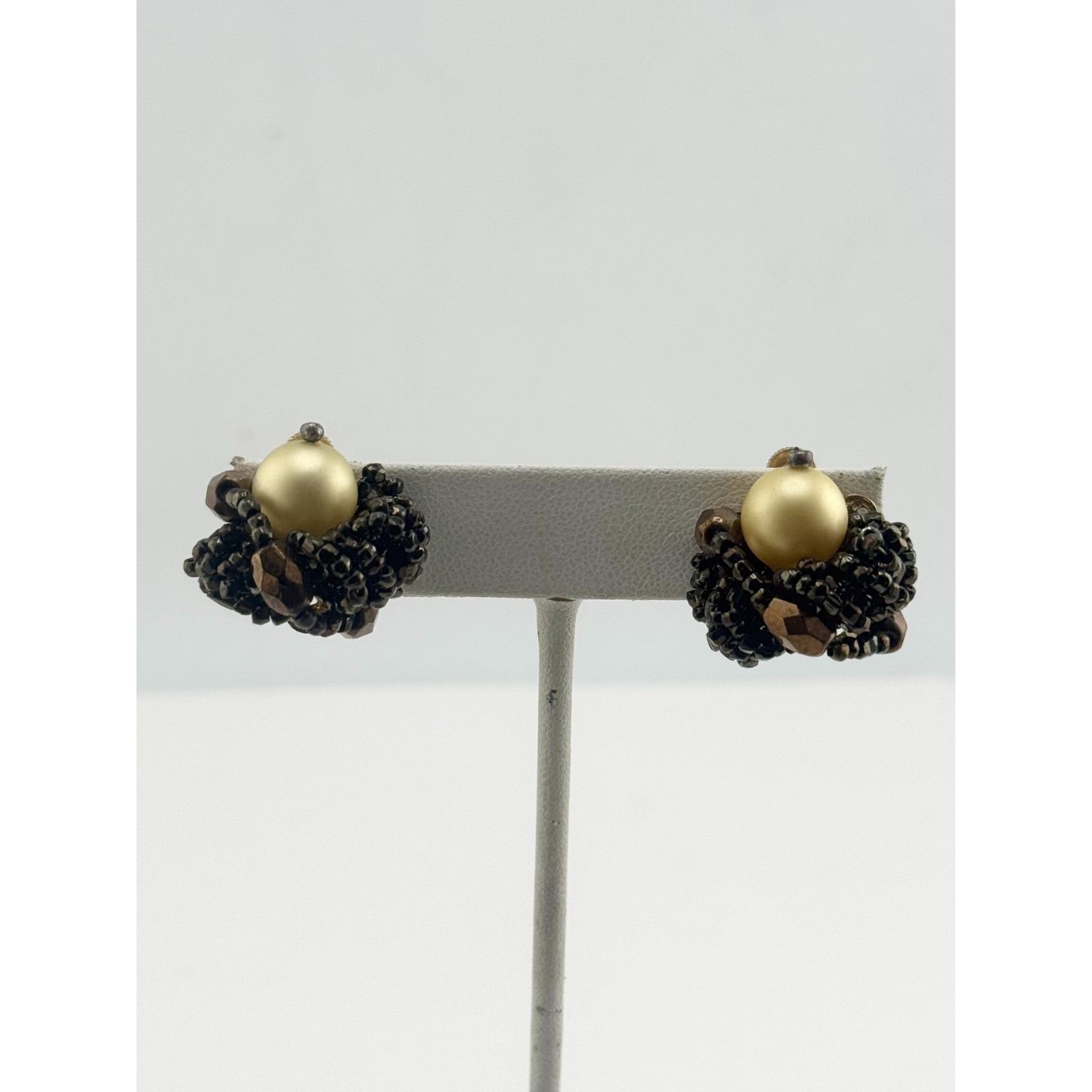 Vintage Vendome beaded pearl clip on earrings Size ONE SIZE - 2 Thumbnail