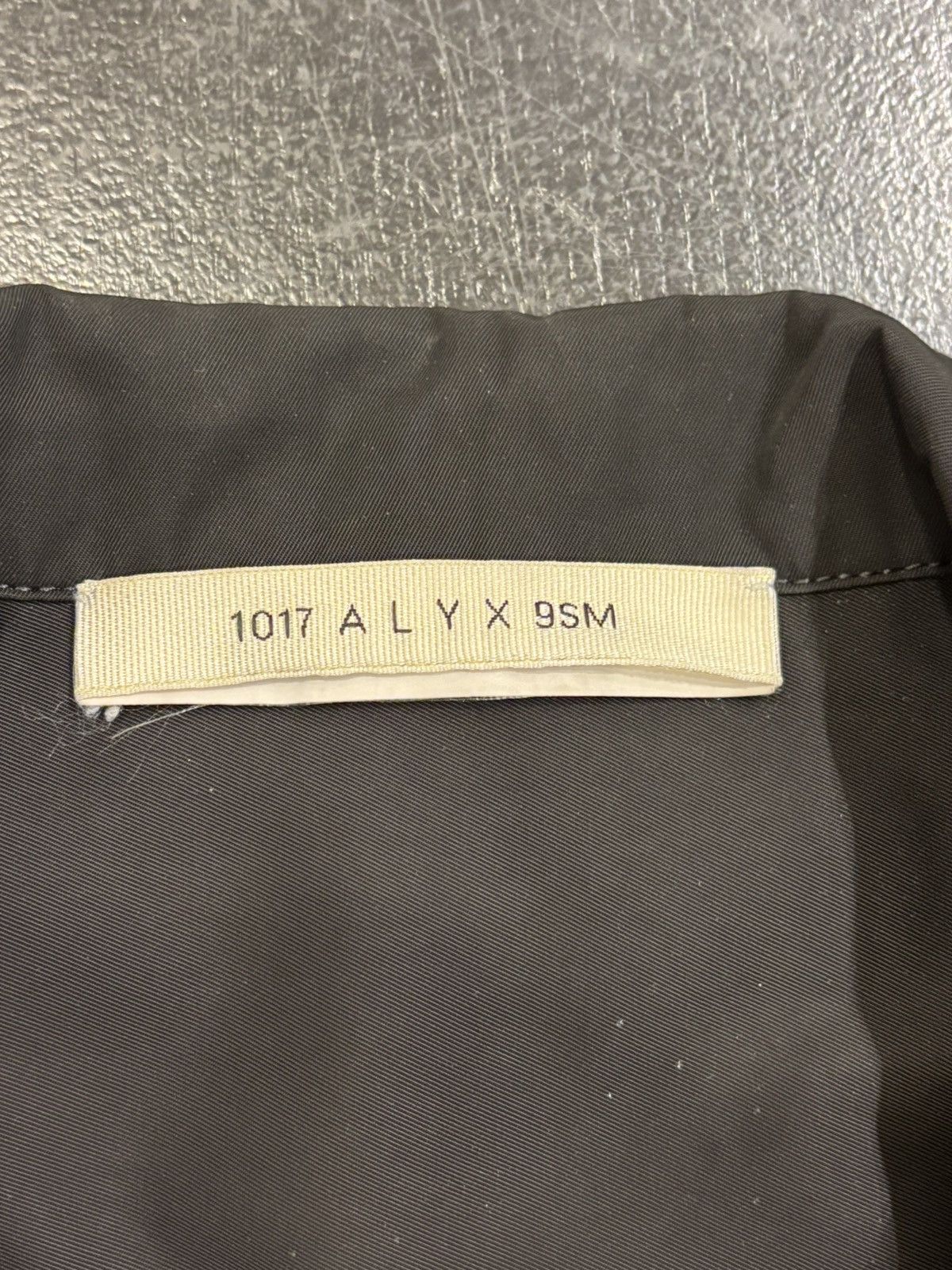 1017 ALYX 9SM 1017 Alyx 9SM Buckle Button Up Shirt Size US L / EU 52-54 / 3 - 3 Thumbnail