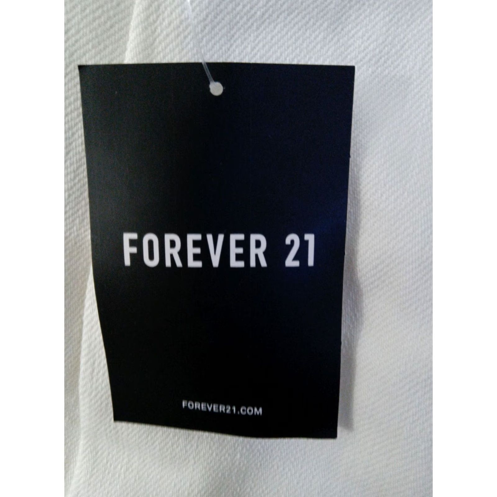 Forever 21 FOREVER 21 Denim Shorts Women's 28 Ivory Cuffed 2-Button Closure Belt Loops Mid Rise Inseam 2.5" Size 28" / US 6 / IT 42 - 6 Thumbnail