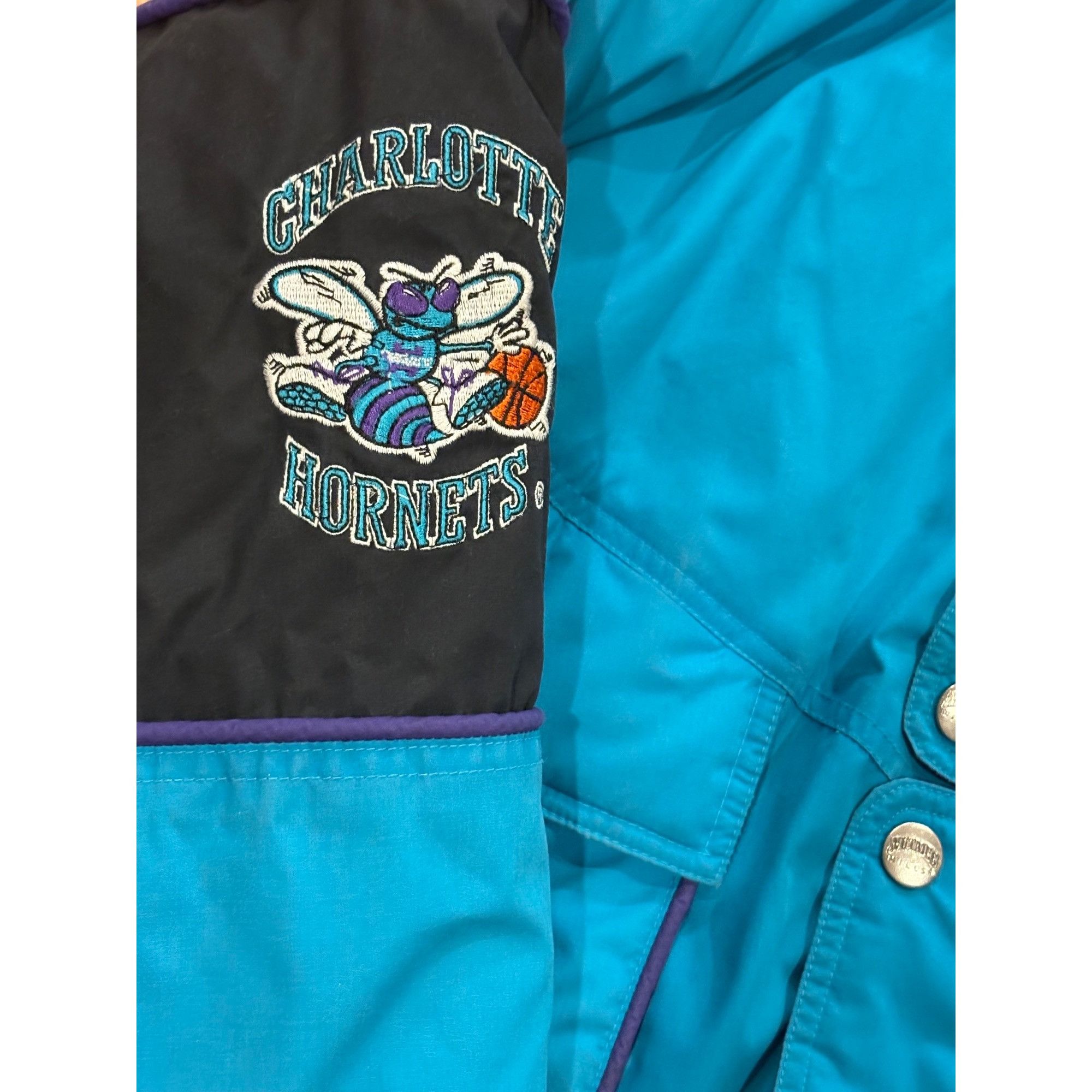 Nutmeg Vintage 90's Nutmeg Charlotte Hornets NBA Hooded Full Zip Ja Size US XL / EU 56 / 4 - 5 Thumbnail