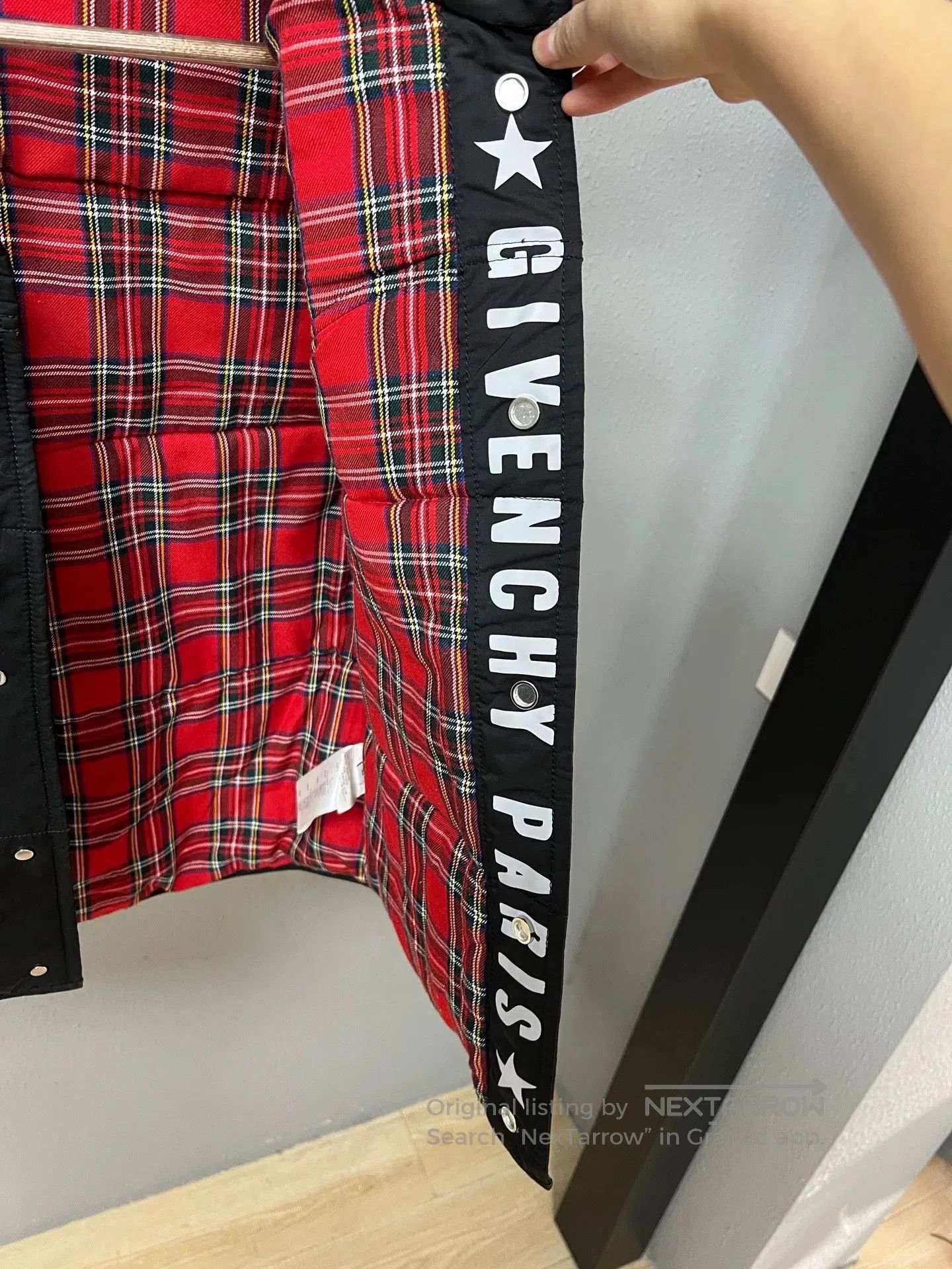 Givenchy givenchy cotton vest size 50. Size US L / EU 52-54 / 3 - 3 Thumbnail