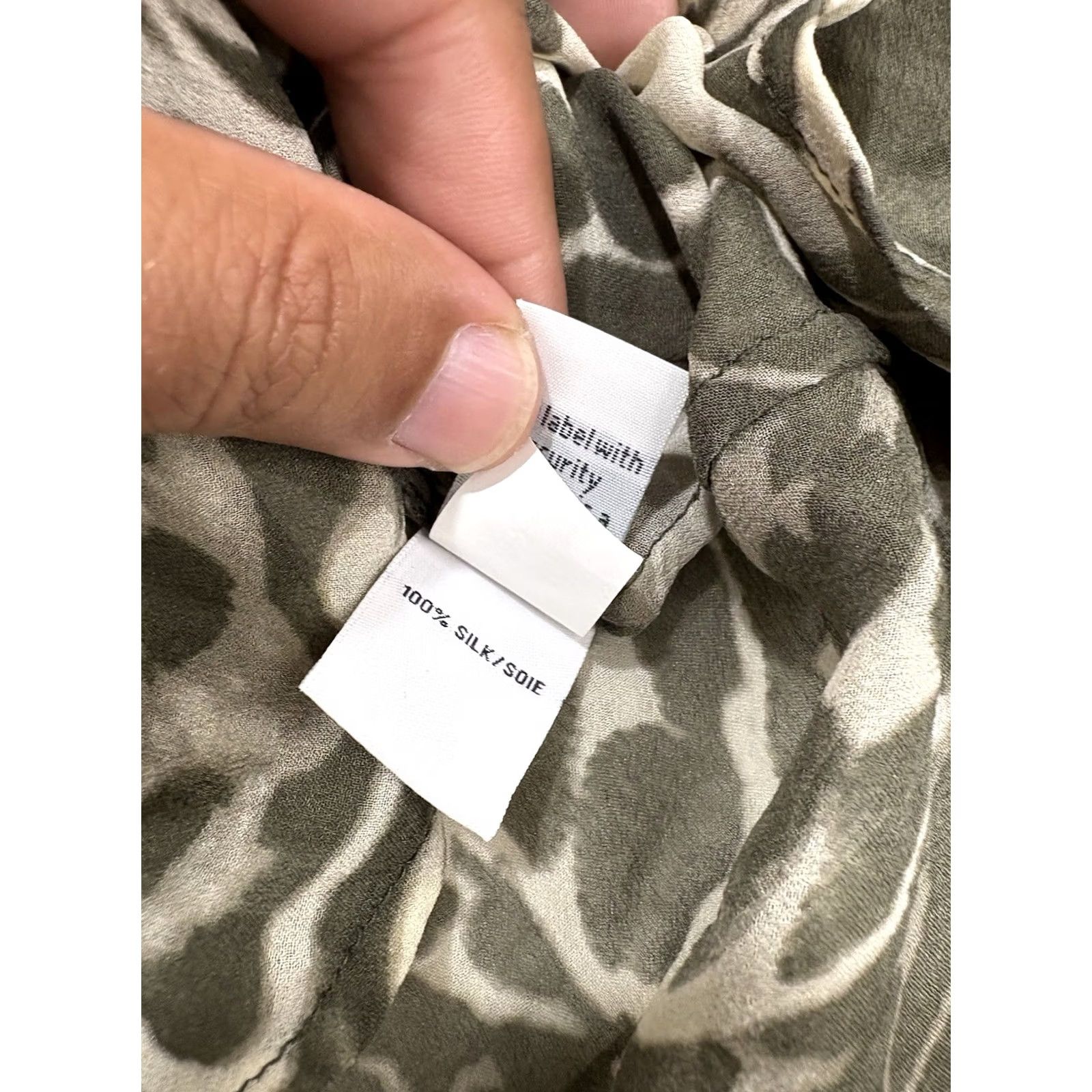 Diane von Furstenberg Diane von Furstenberg Button-Up Shirt Womens Size 4 Silk Leopard Cheetah Collared Long Sleeve Green Dressy Basic All Seasons Classic Designer Size S / US 4 / IT 40 - 6 Thumbnail